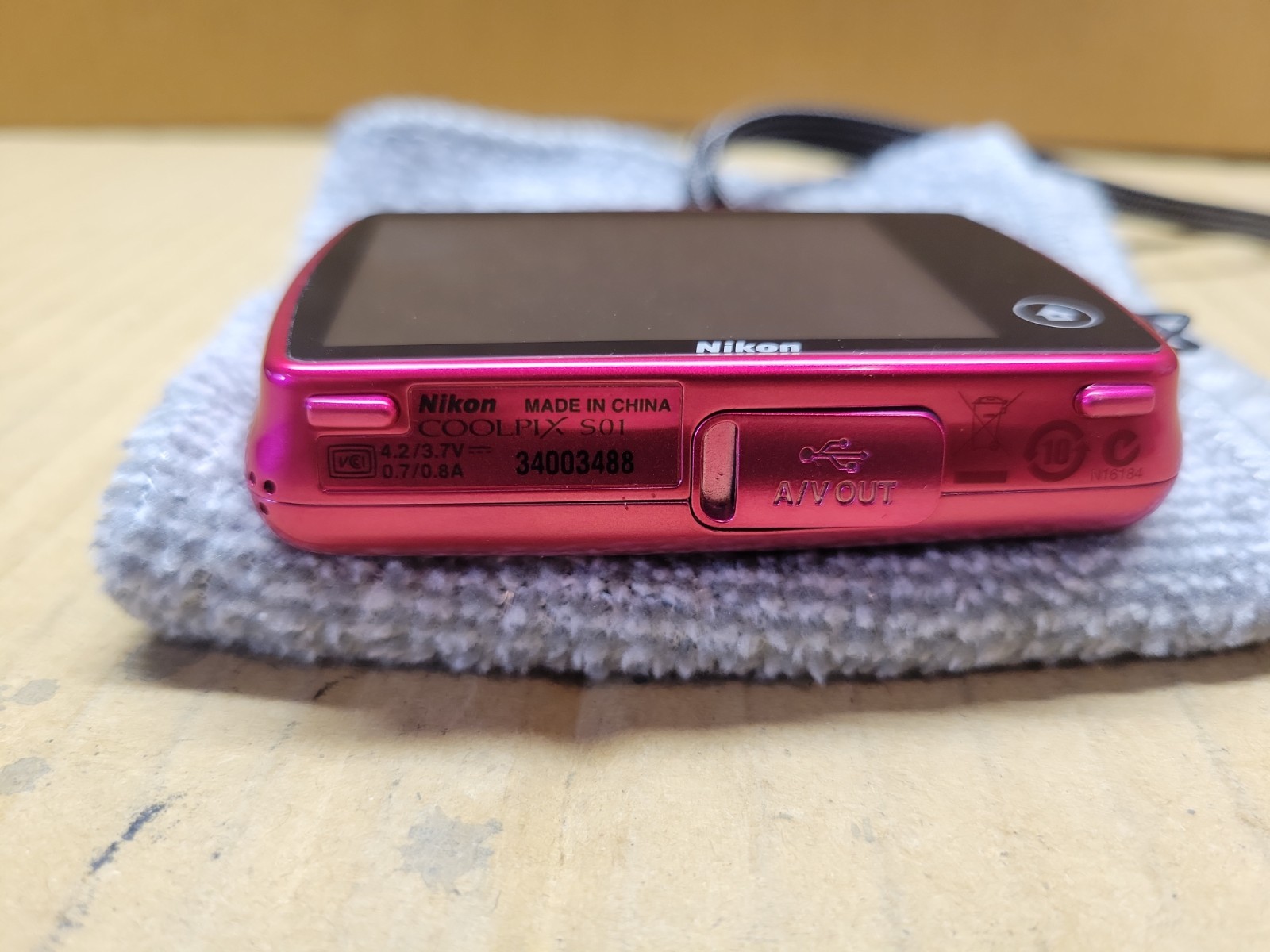 Nikon Coolpix S01 Digital 10.1MP 3x Zoom Digital Camera w charger – Pink B16