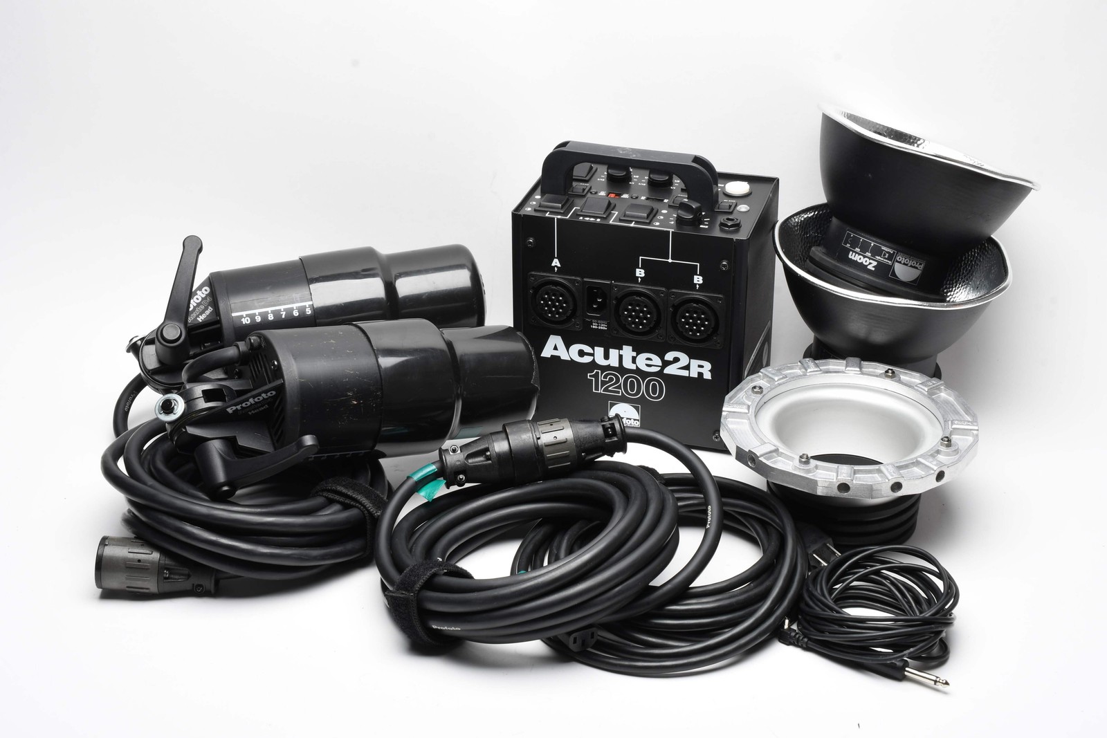 Profoto Acute 2R 1200W Flash Lighting Kit w/2 Acute D4 Heads, Case, Nice!