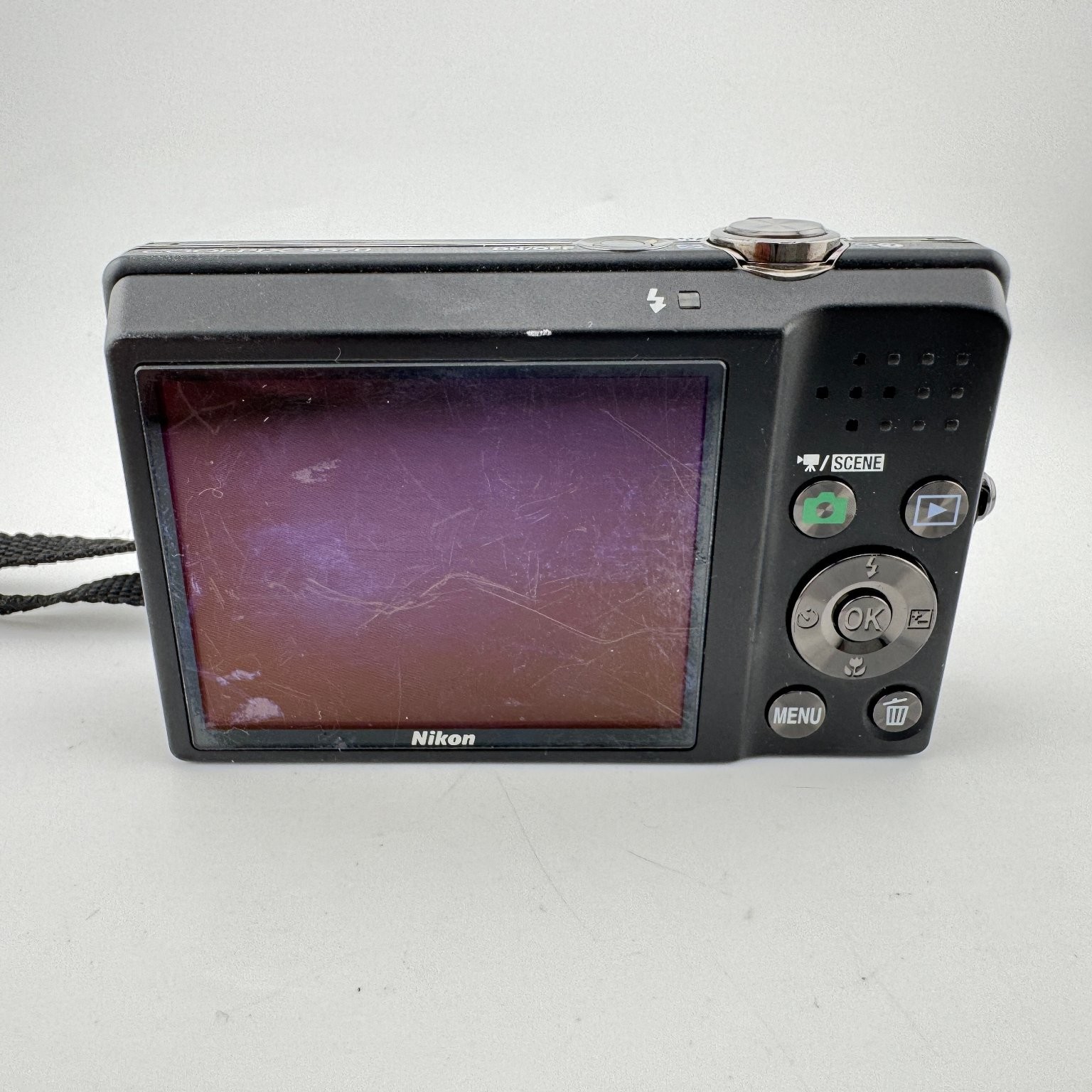 Nikon COOLPIX S570 Digital Camera 12.0MP 5x Zoom 2.7″ LCD SD Card Charger WORKS