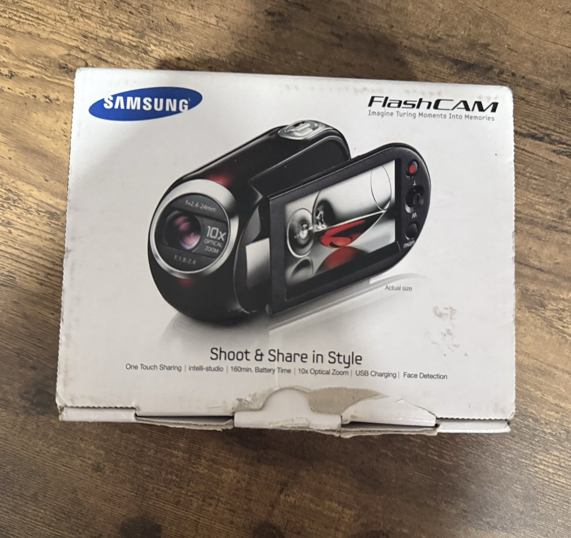 Samsung SMX-C10RN FlashCAM Compact Camcorder 10x Zoom SD/SDHC 2.7″ Red/Black