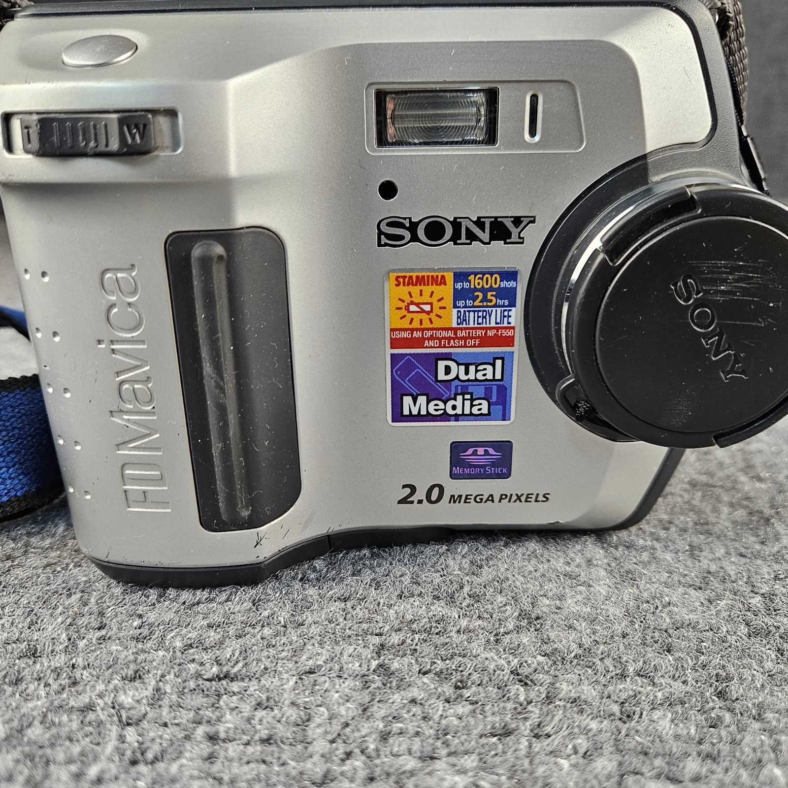 Sony Mavica MVC-FD200 Digital Camera 2.0MP Floppy Disk Memory Stick Silver Grey