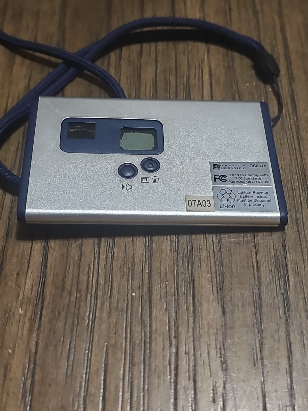 OSI DS6618 Digital Camera Oregon Scientific World’s Thinnest Camera- Not Tested