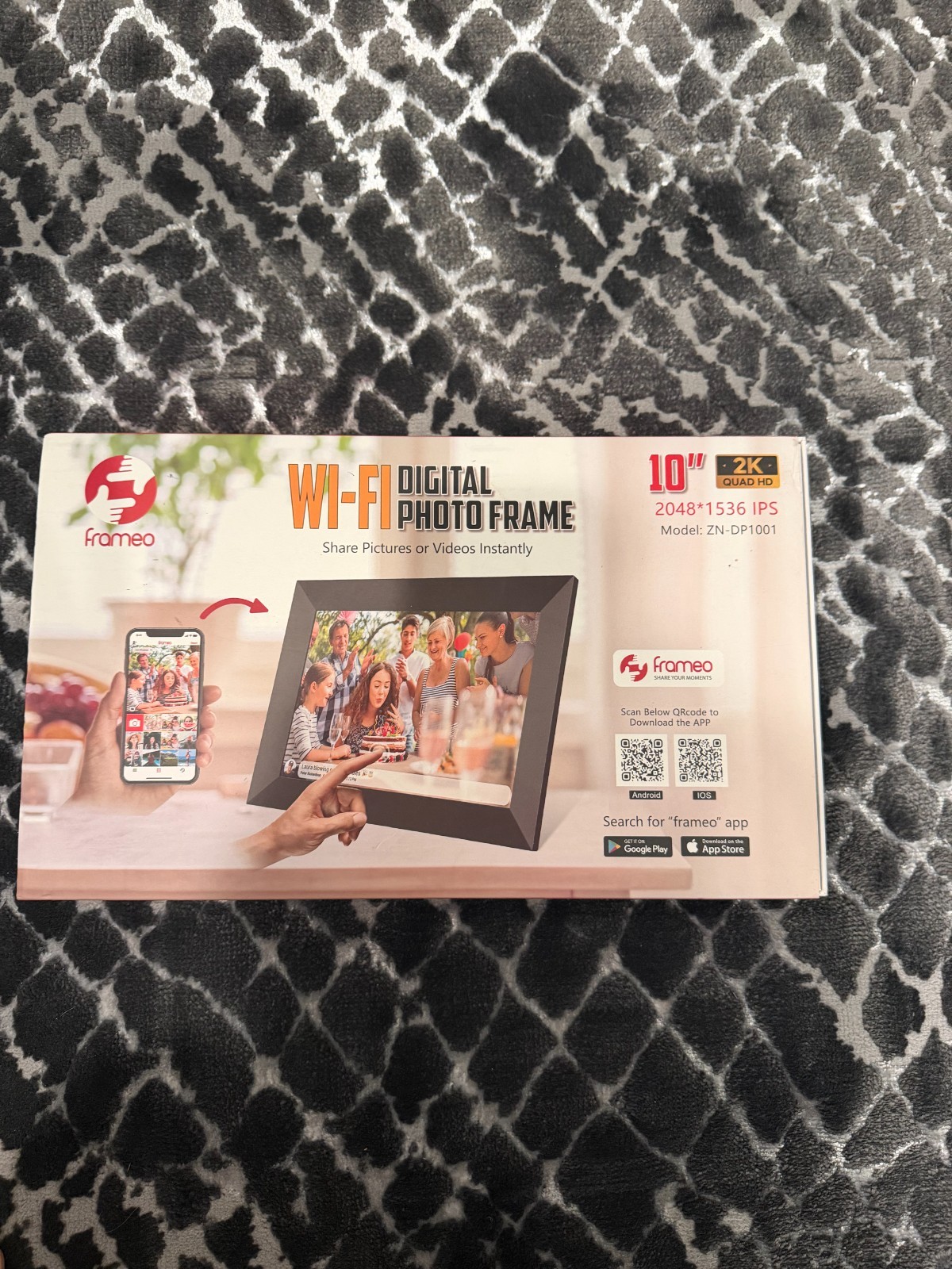Frameo 10″ Smart Wi-Fi Digital Photo Frame 2K Quad HD IPS Touch Screen ZN-DP1001