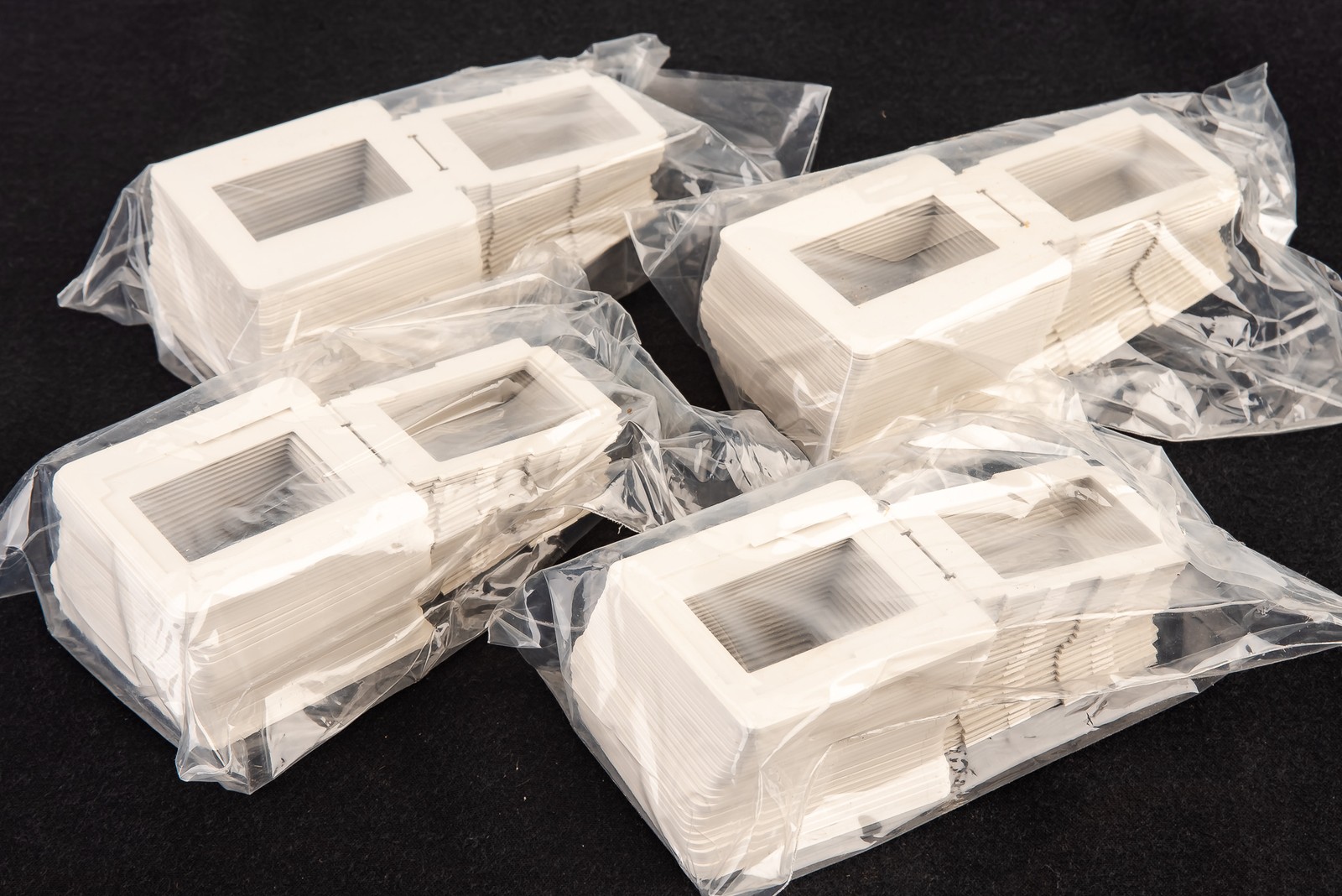 Polaroid 35mm 2×2” Plastic Slide Mounts Caches Snap-Together 100 Count NEW V20