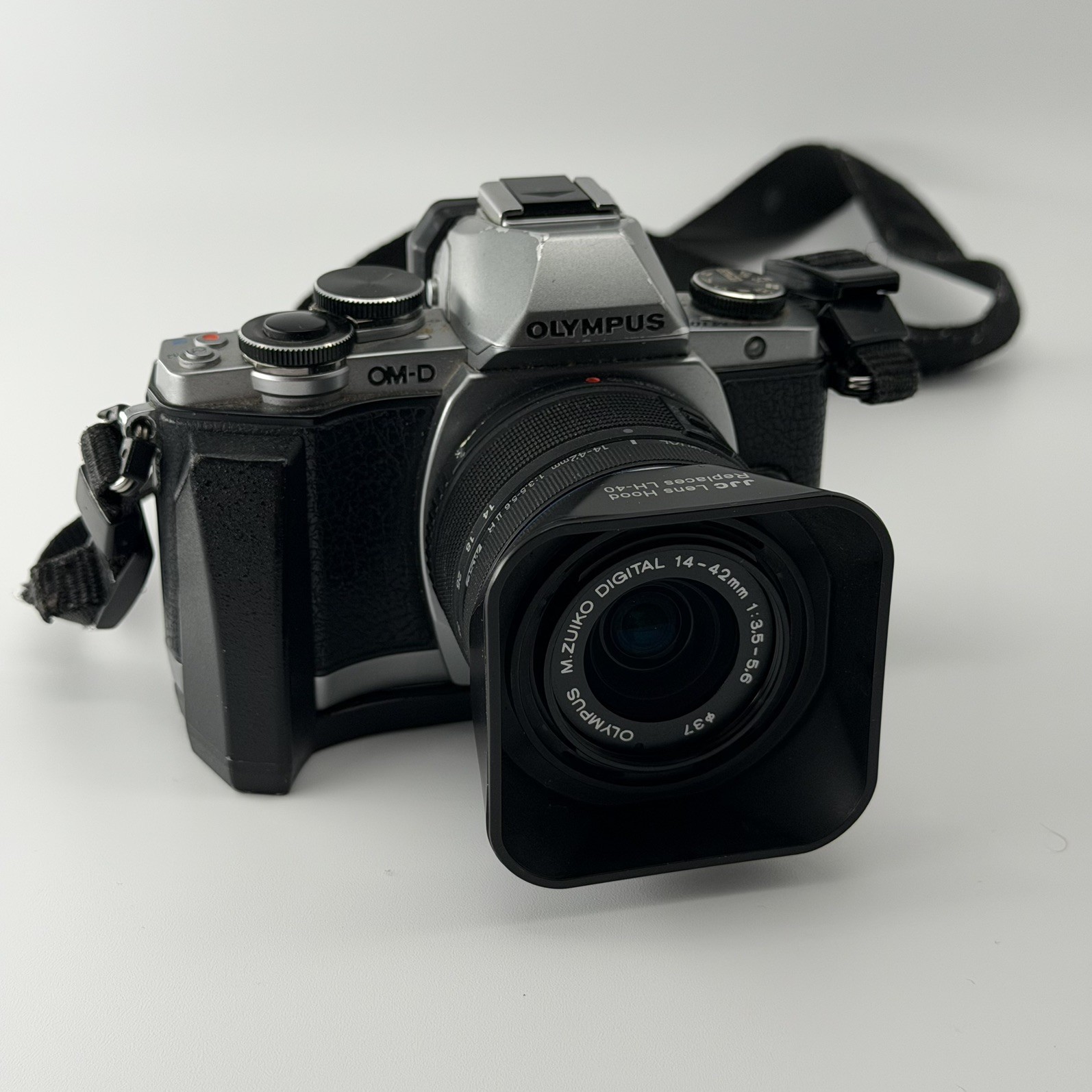 Olympus OM-D E-M10 Camera Silver w/ 14-42mm IIR Lens, Hood,Case, Charger, Extras