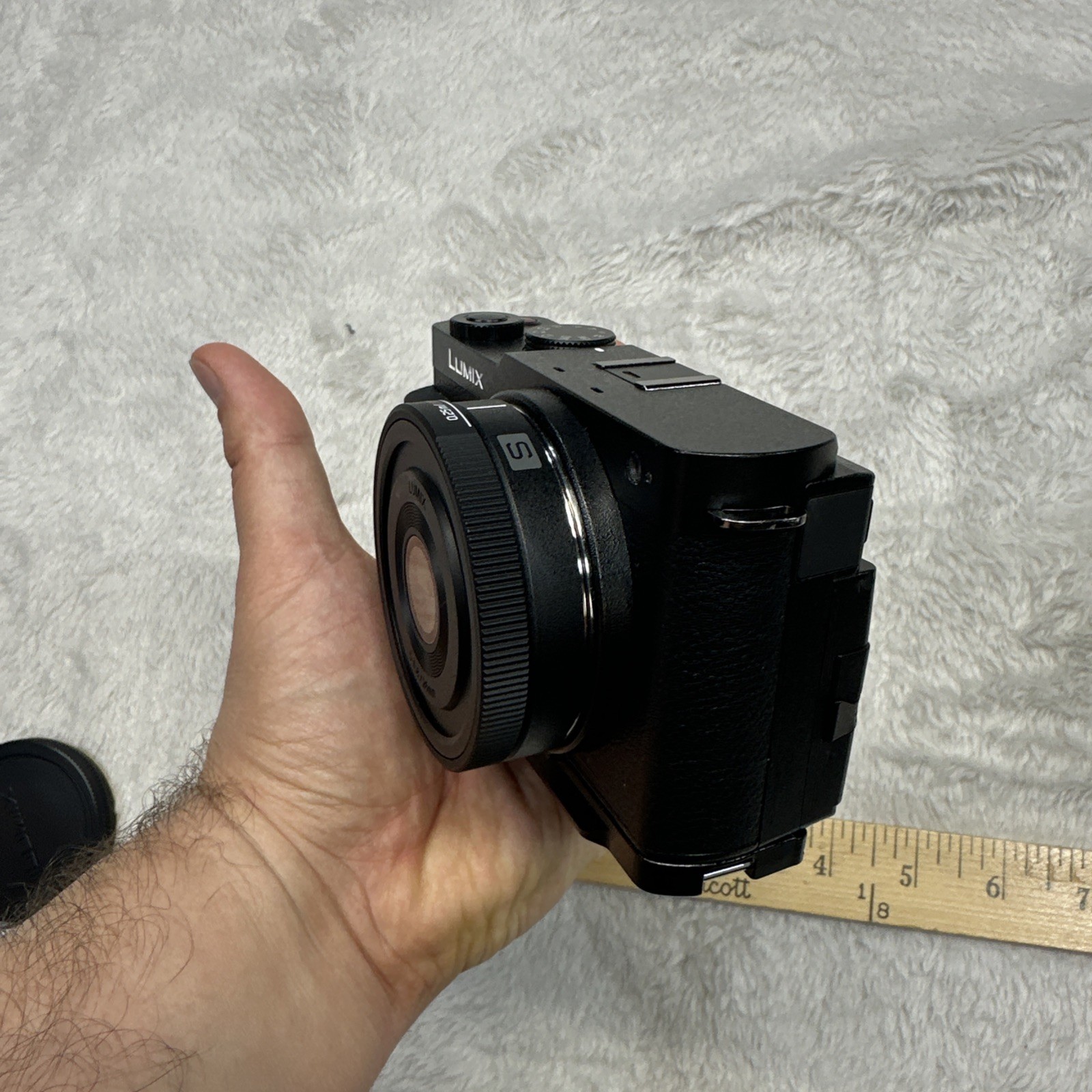 Panasonic Lumix S9 Full Frame Small Rig Grip 18-40 Lens 26mm Lens Pancake Lens