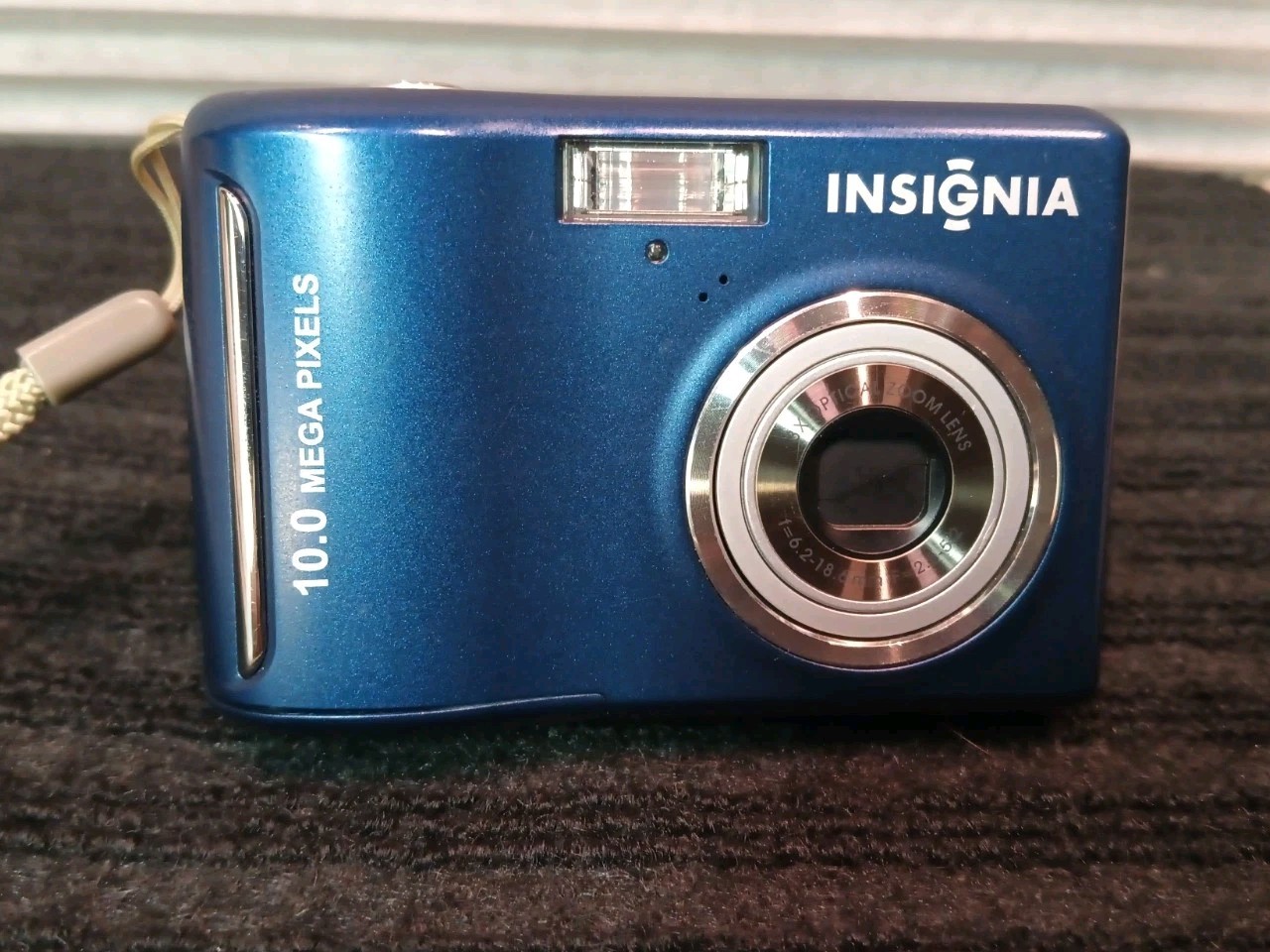 Insignia 10.0 MP Digital Camera NS-DSC10B Blue – Tested & Works