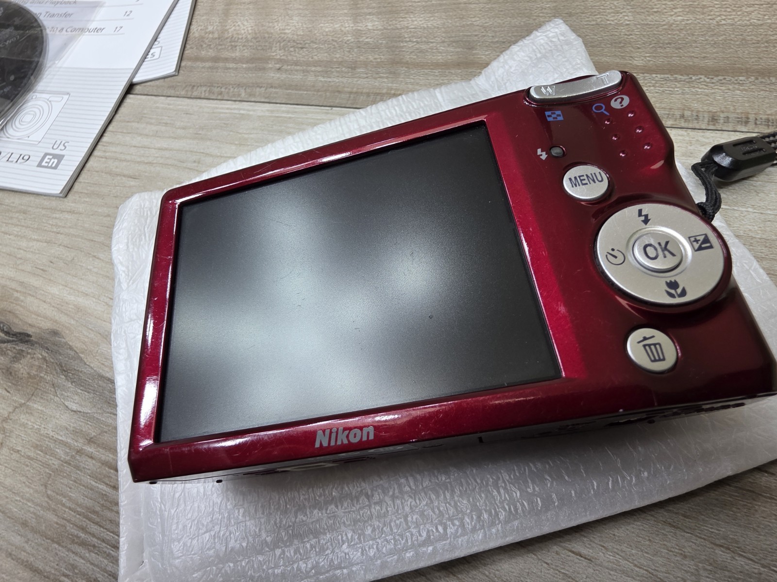 Nikon COOLPIX L20 10.0MP 3.6x Zoom Digital Camera -Tested With Box