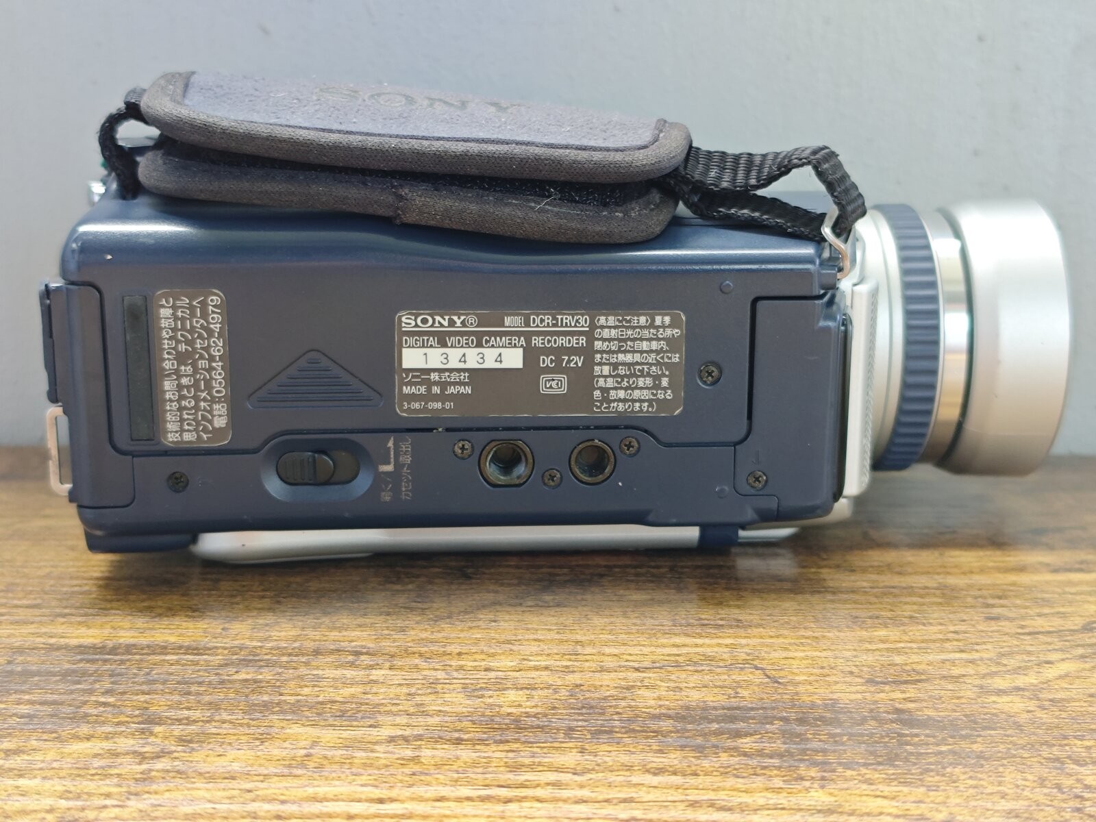 13434 Sony DCR-TRV30 MiniDV Camcorder Nightshot NTSC Tested w/ Charger Battery