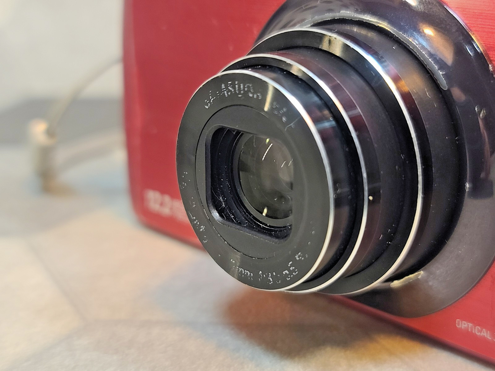 Samsung SL620 12.2MP Built-in Flash 5X Optical Zoom Compact Digital Camera