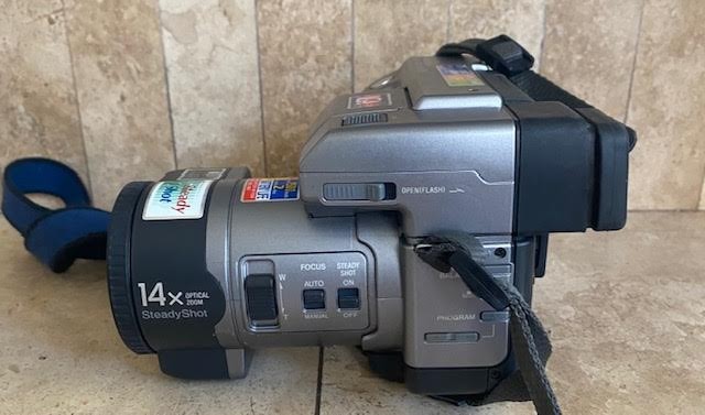 Sony Digital Mavica MVC-FD91 Floppy Disk Camera 14X Zoom Retro Y2K Untested
