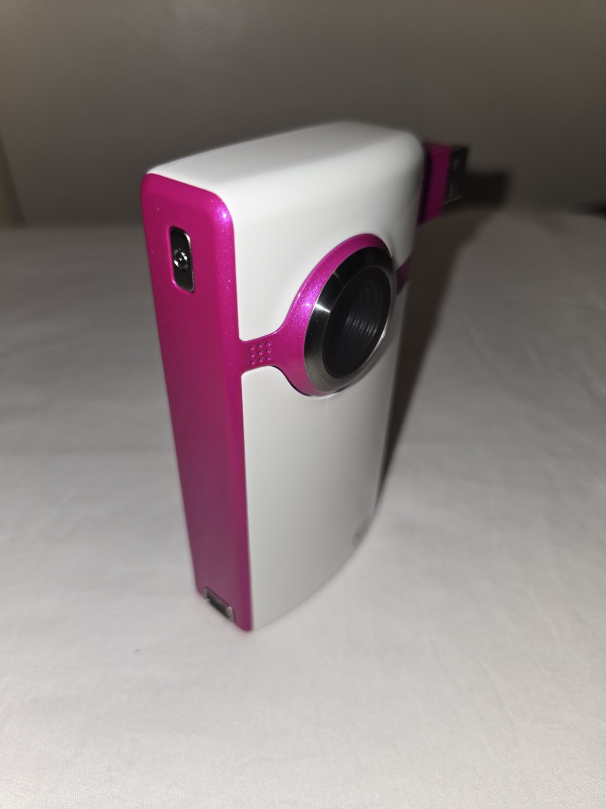 Cisco Flip UltraHD U260 Pocket Camcorder HD Flash Drive Pink and White