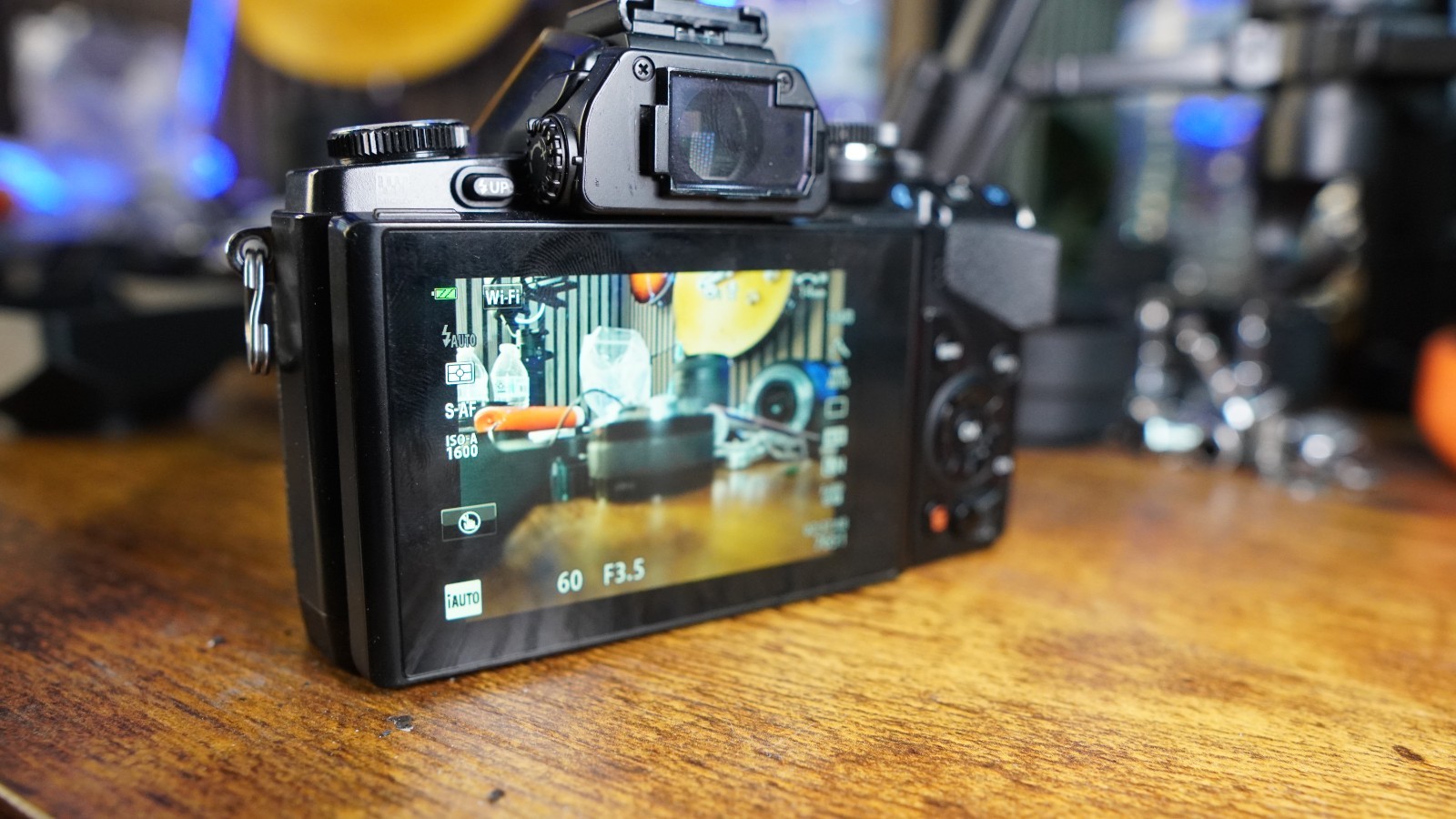 Olympus OM-D E-M10 16.1MP M4/3 Body With Olympus 14-42 IIR Lens + 2 Batteries