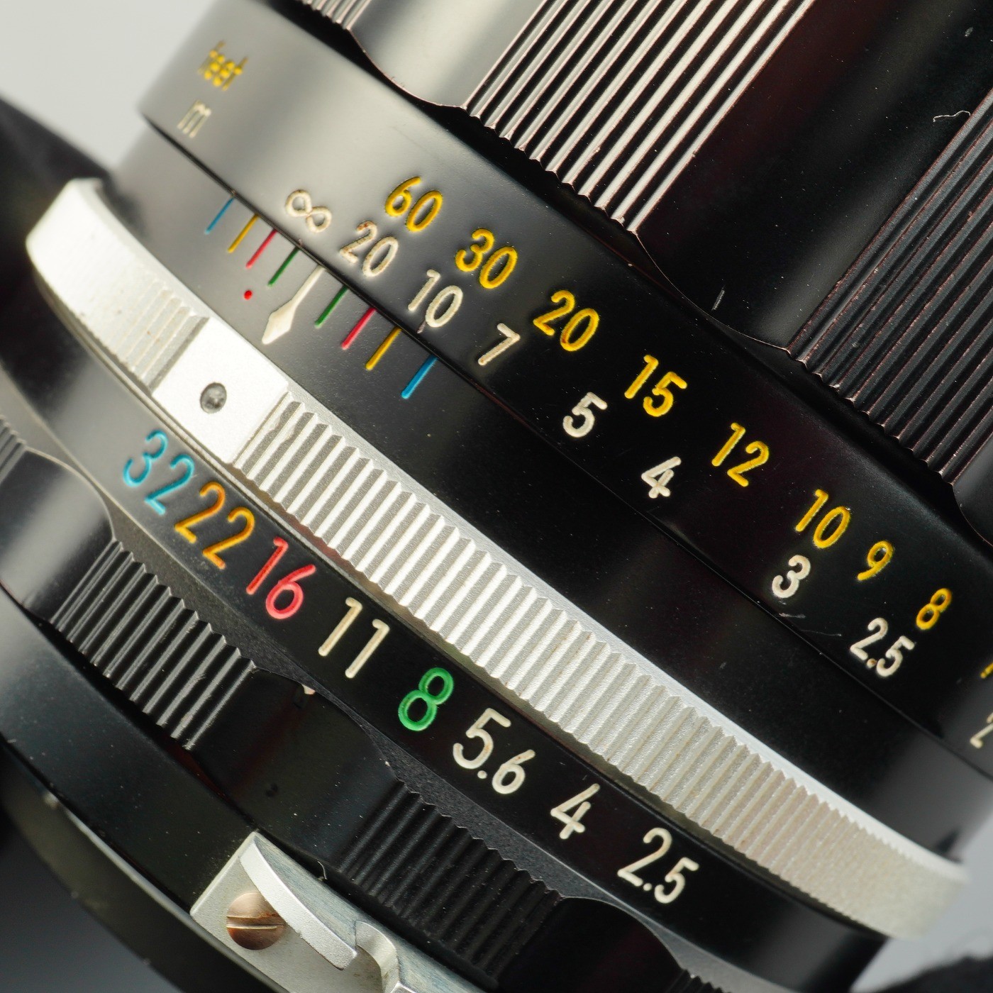 VERY GOOD 【Serviced】 Nikon Non Ai NIKKOR-P Auto 105mm F/2.5 Prime Lens