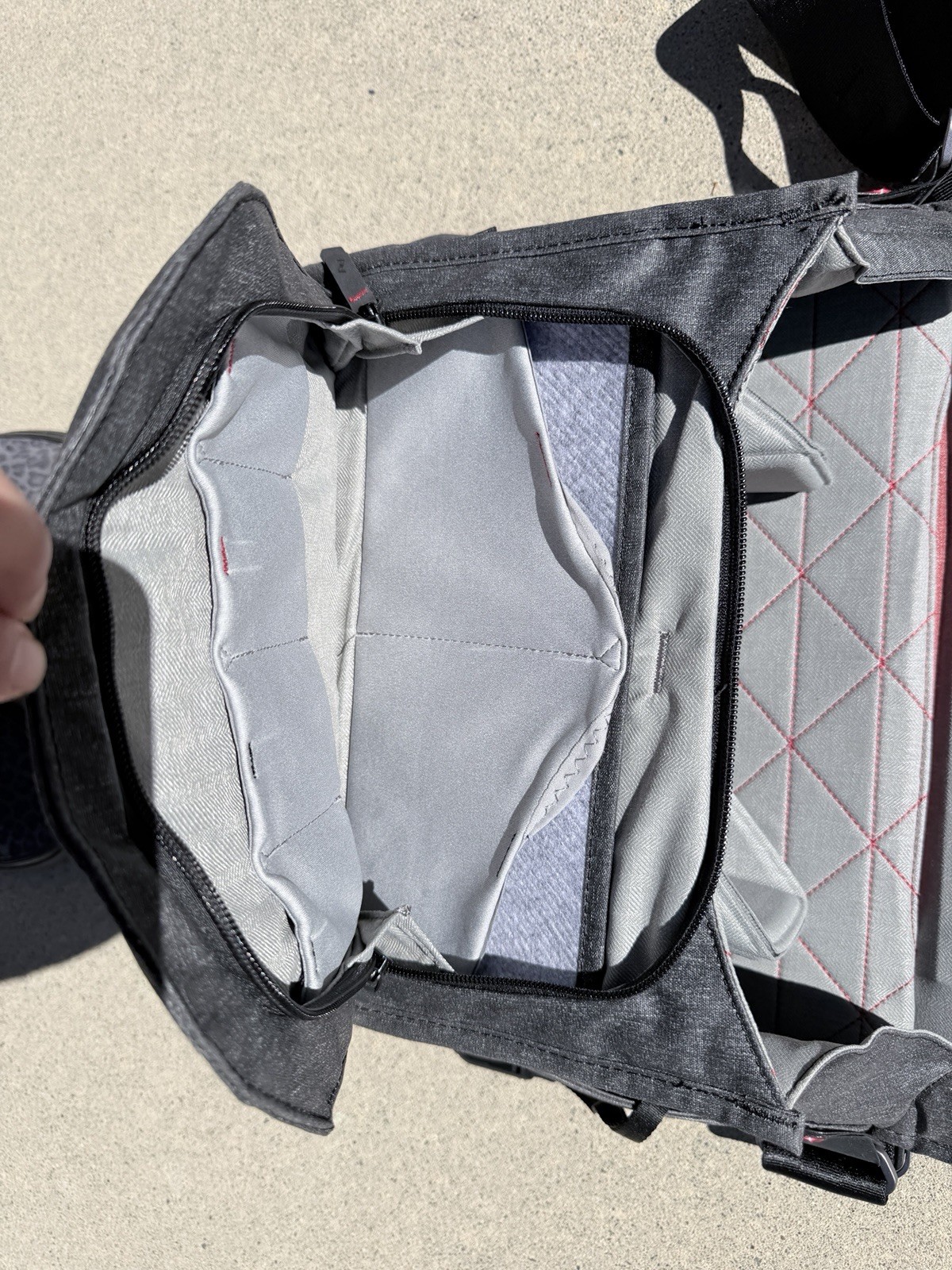 Peak Design Everyday Messenger 13″ Camera Bag w/ Strap Dividers Gray/Black