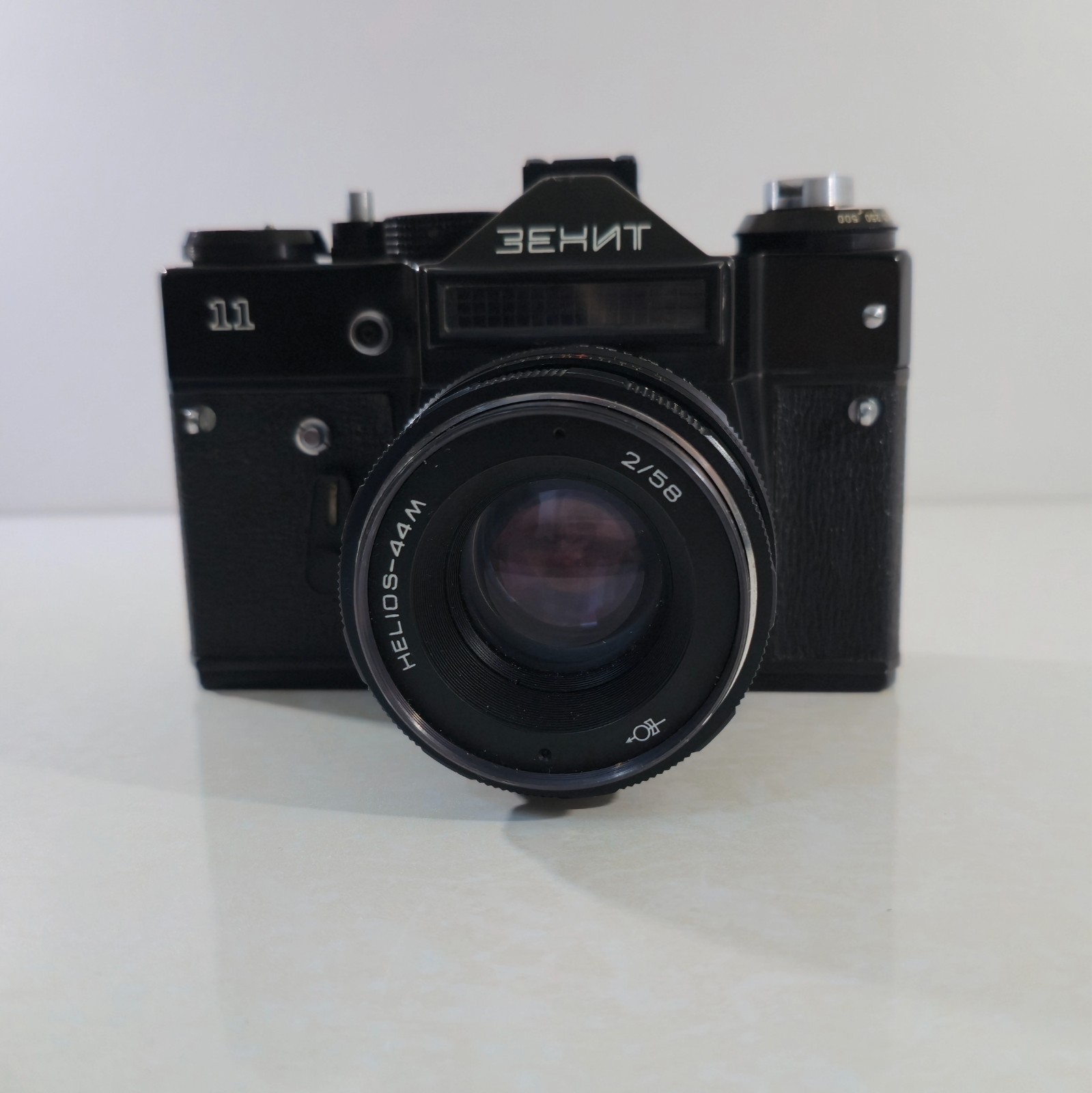 ​Vintage Zenit 11 35mm SLR Camera + Helios-44M 2/58 Lens Swirly Bokeh USSR