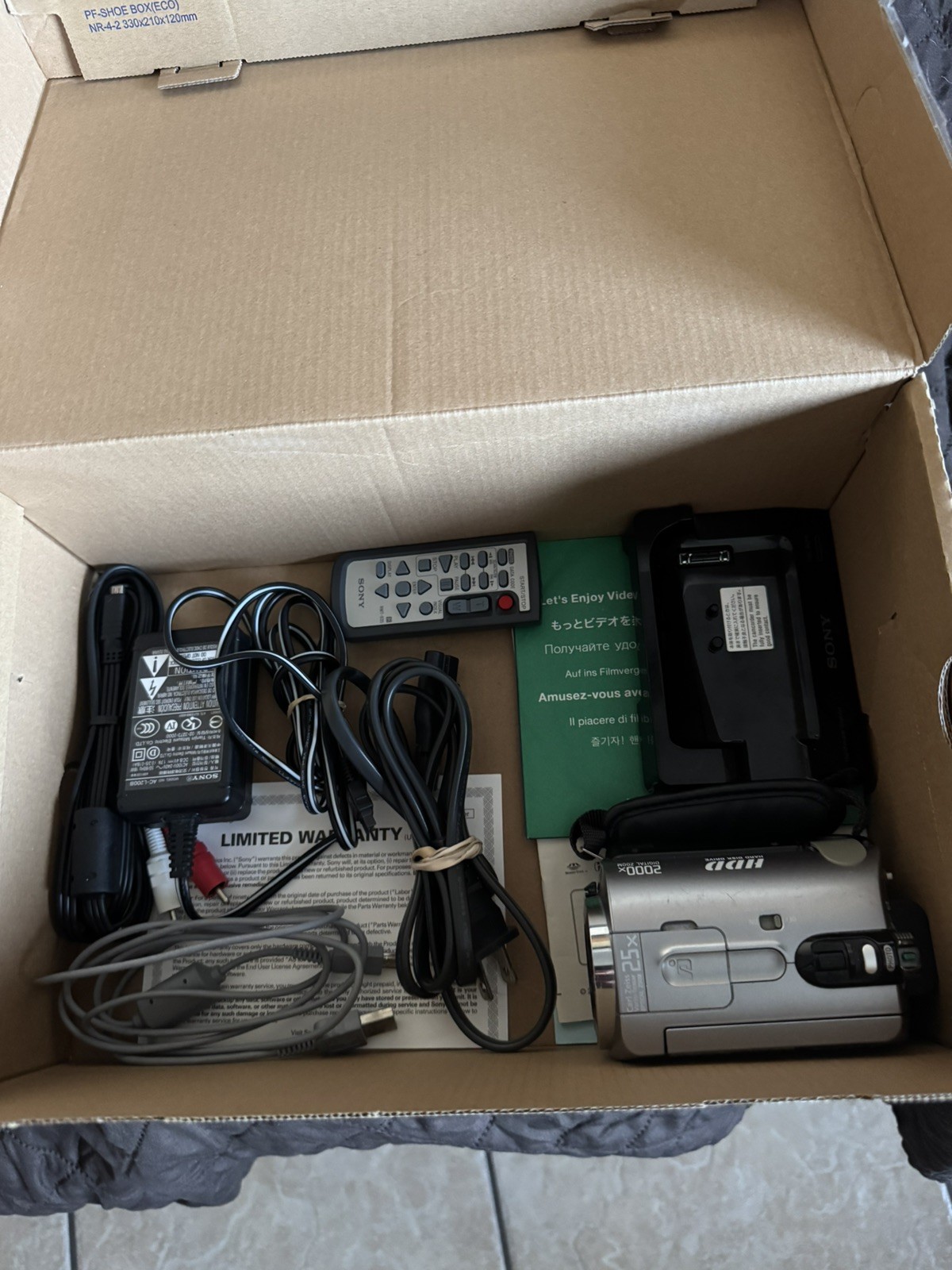 Sony Handycam DCR-SR62 (30 GB) Flash Media, Hard Drive Camcorder