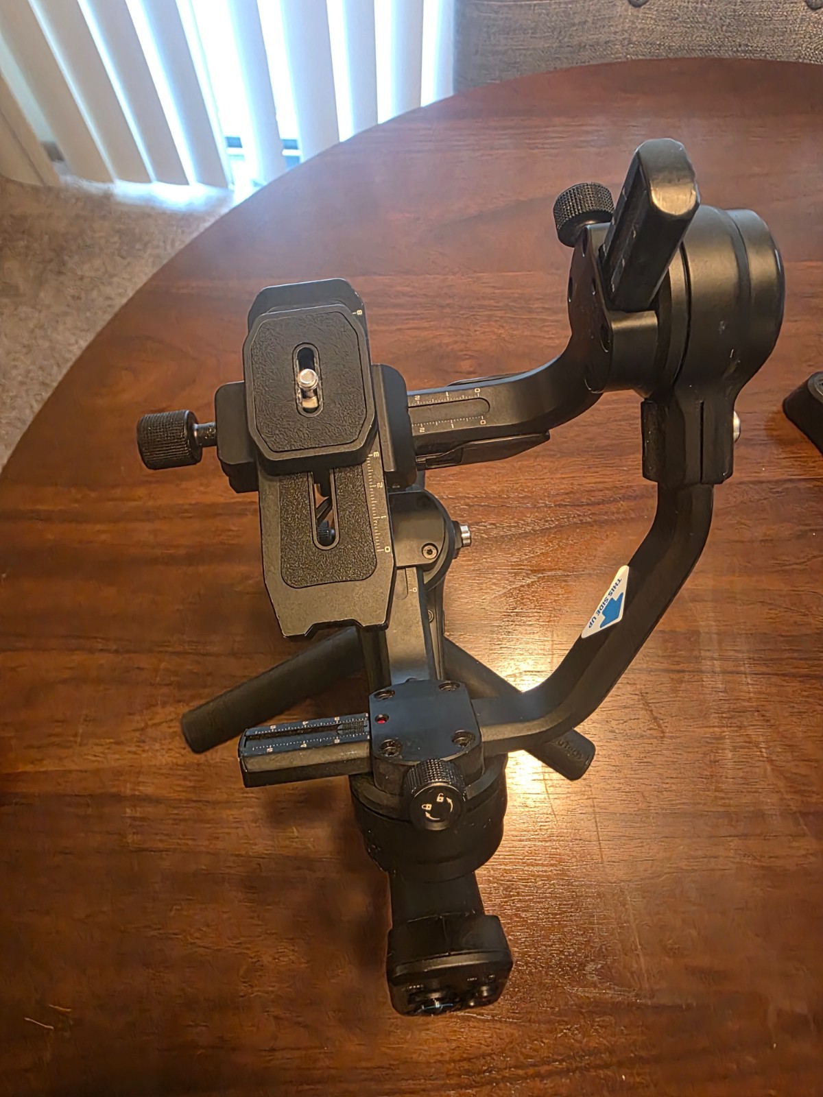 FeiyuTech SCORP C 3-Axis Handheld Gimbal Stabilizer for DSLR Mirrorless Camera