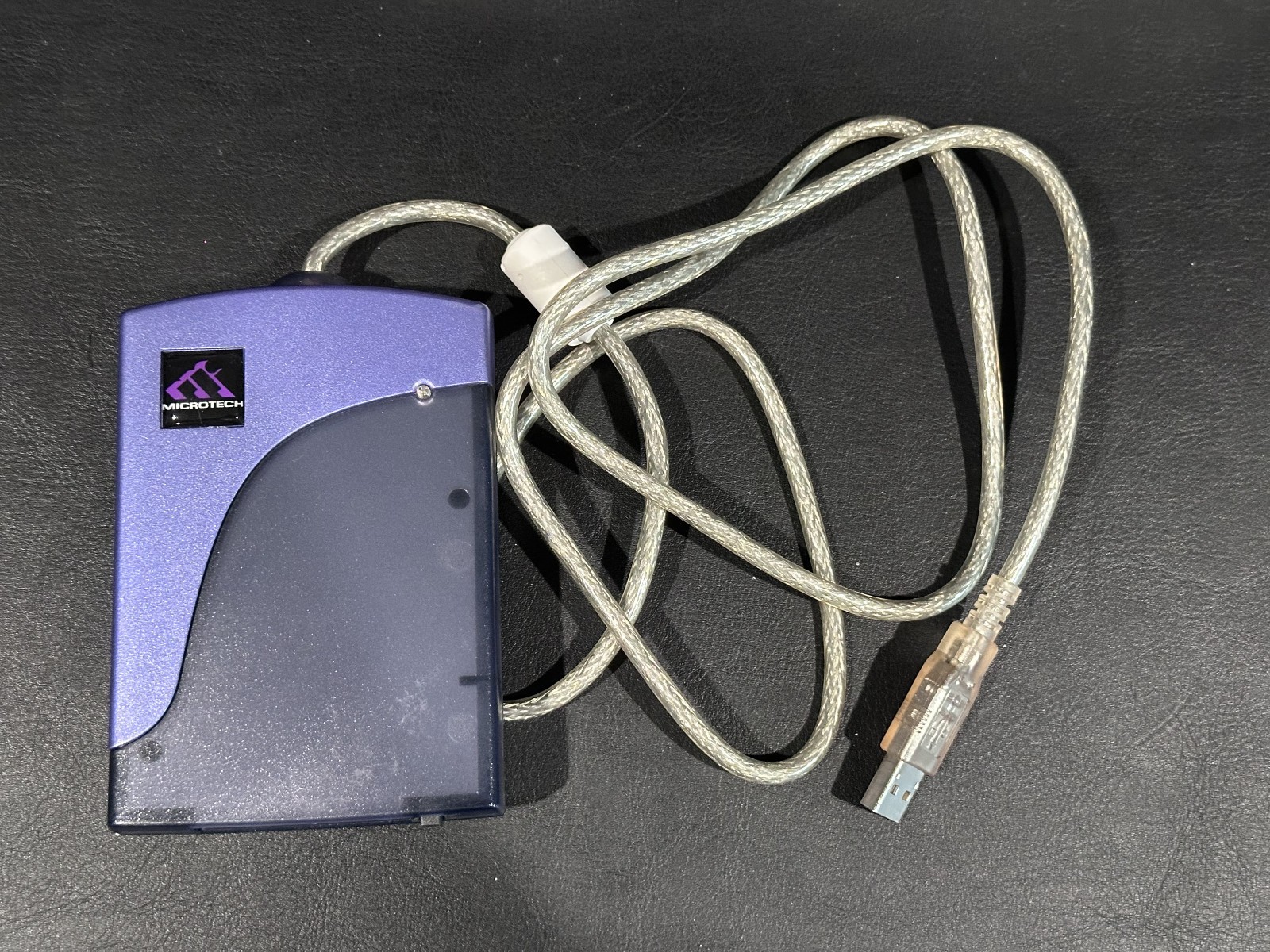 Apple Quicktake 200 Digital Camera with viewfinder 2MB Card plus Reader and box