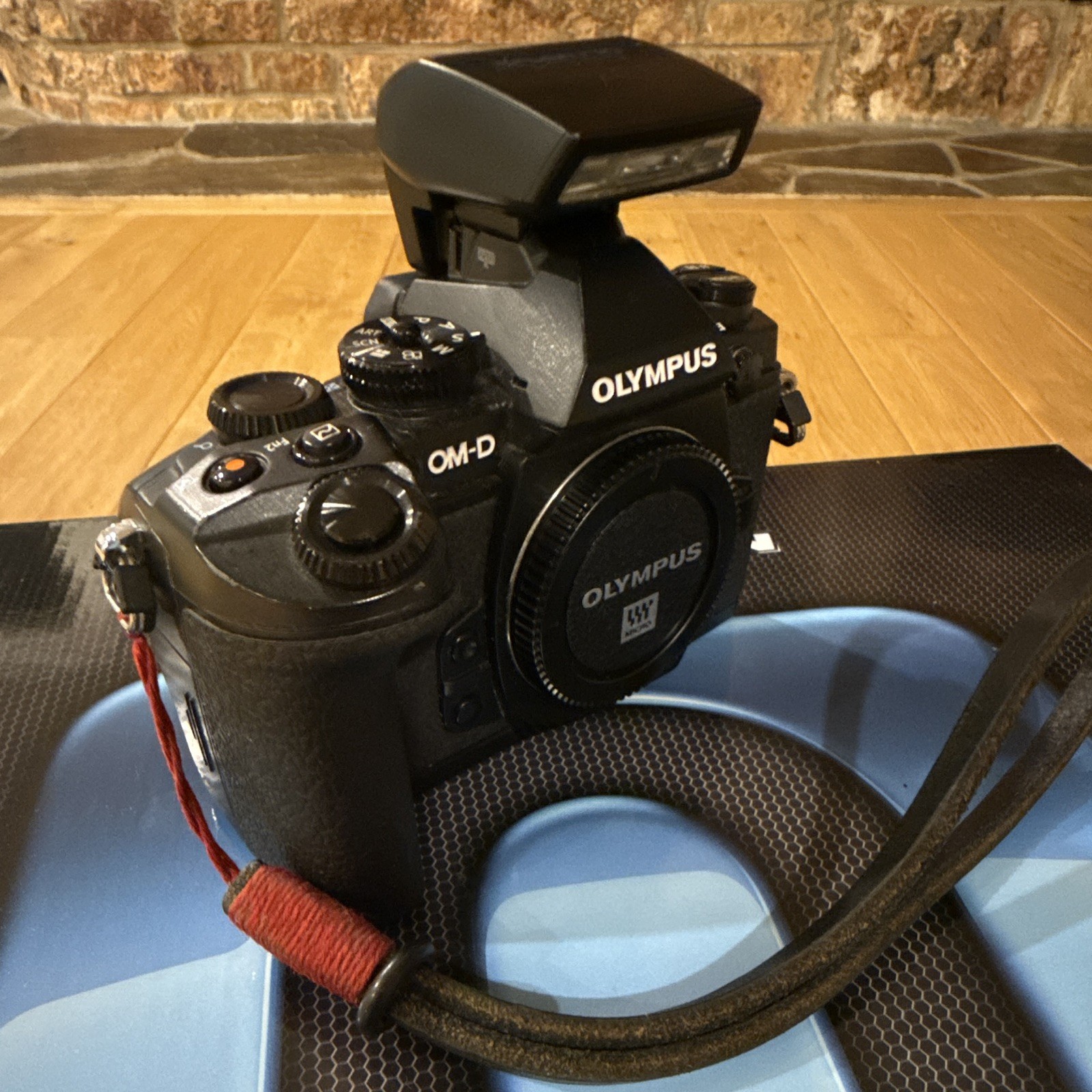 Olympus OM-D E-M1 16.3MP Digital Camera Black Body with Flash FL-LM2 Shutter