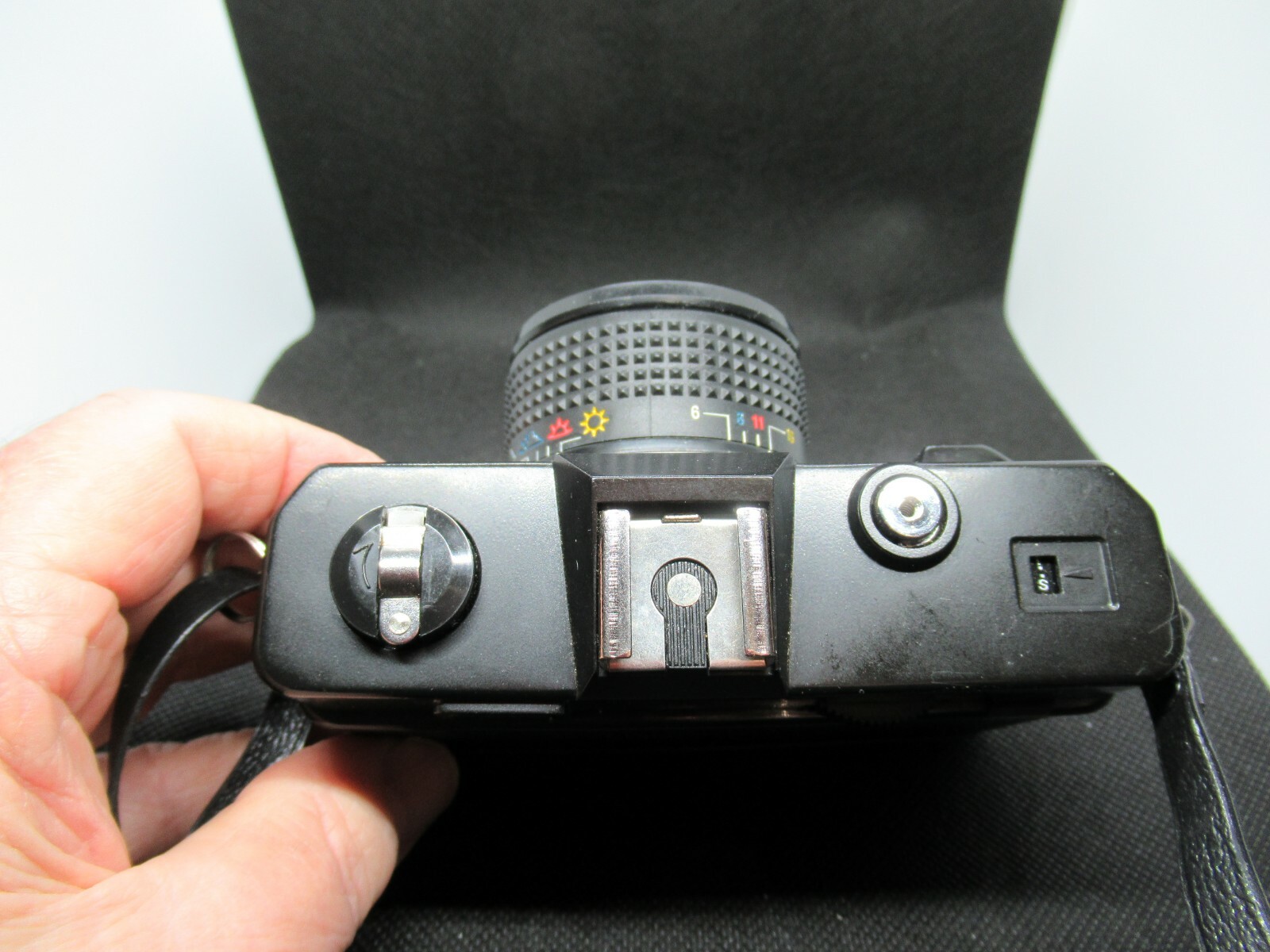 35MM CAMERA WITH STRAP & CARRY CASE MADE IN TAIWAN FOR BEGINNERS – NEW