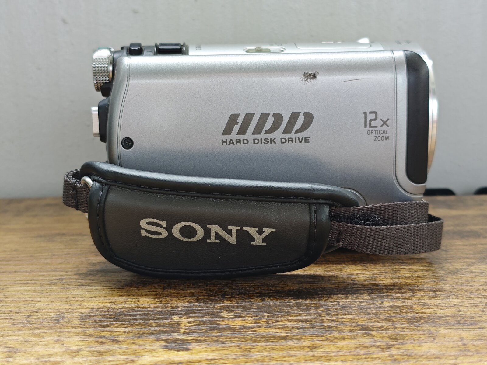 10466 Sony DCR-SR60 Camcorder HDD NTSC Tested w/ Charger w/o Station