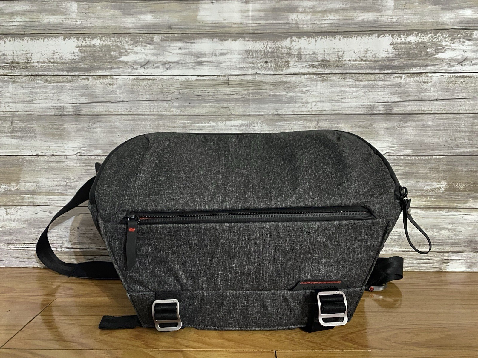 Peak Design Everyday Sling 10L V2 Ash Gray Camera Sling Bag, Padded Dividers