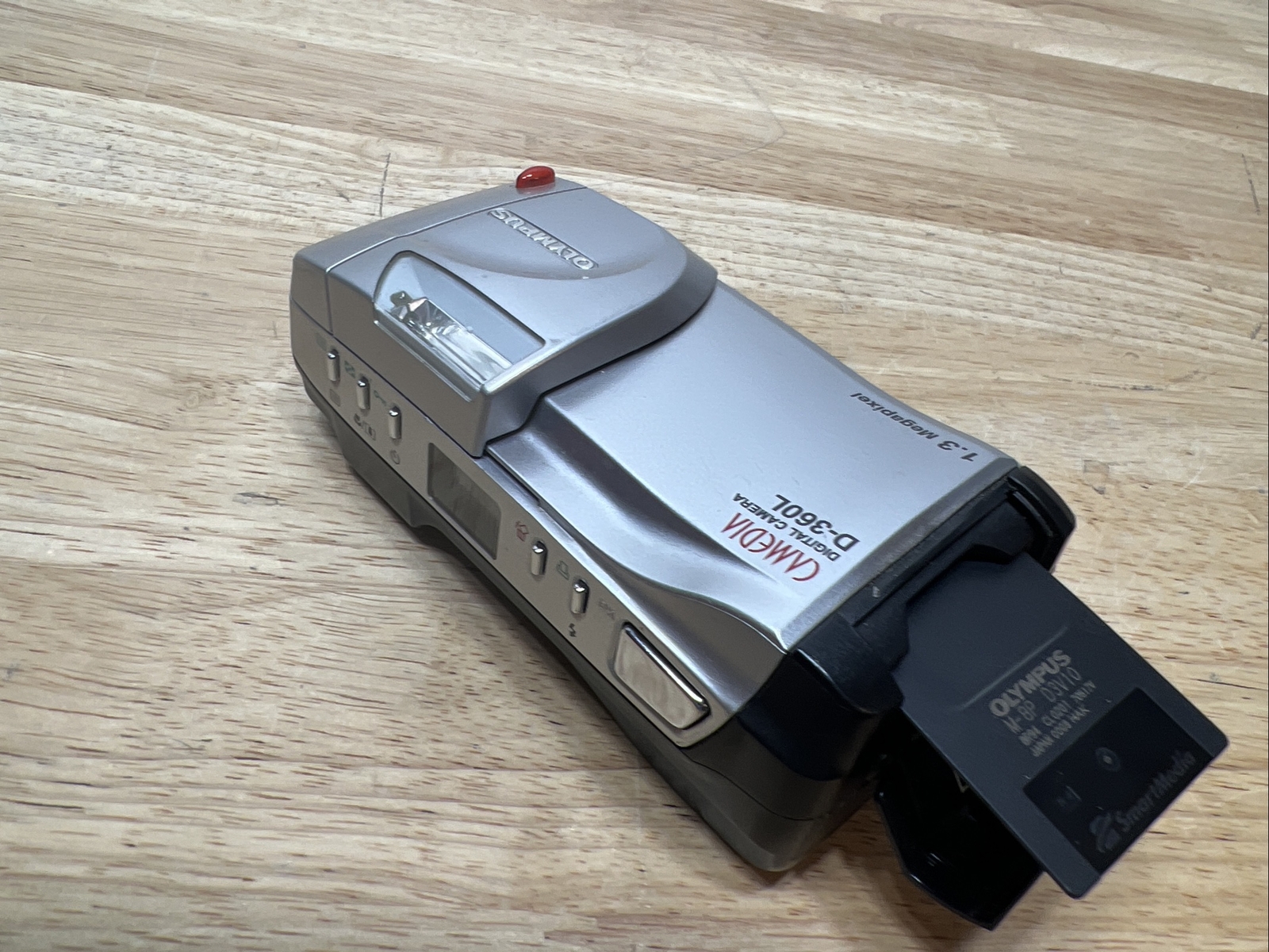 Olympus CAMEDIA D-360L 1.2MP Digital Camera – w smart media card m-8p