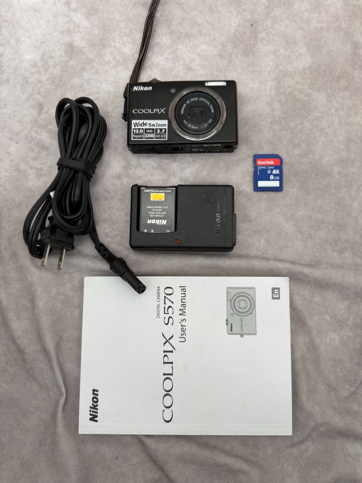 Nikon Coolpix S570 12.0MP Compact Digital Camera Black Bundle Manual TESTED