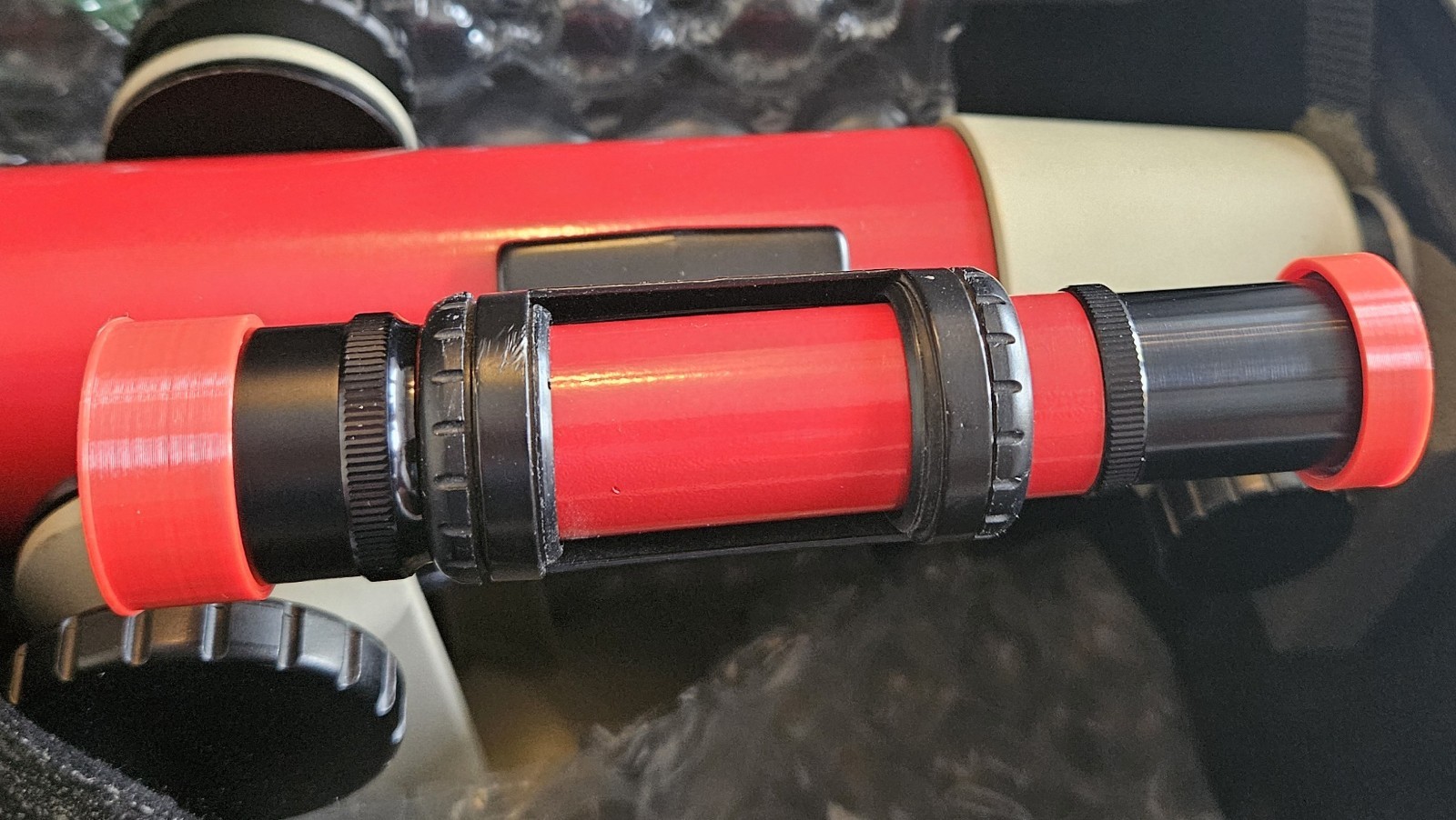 Edmund Voyager Red Dust Cap Set