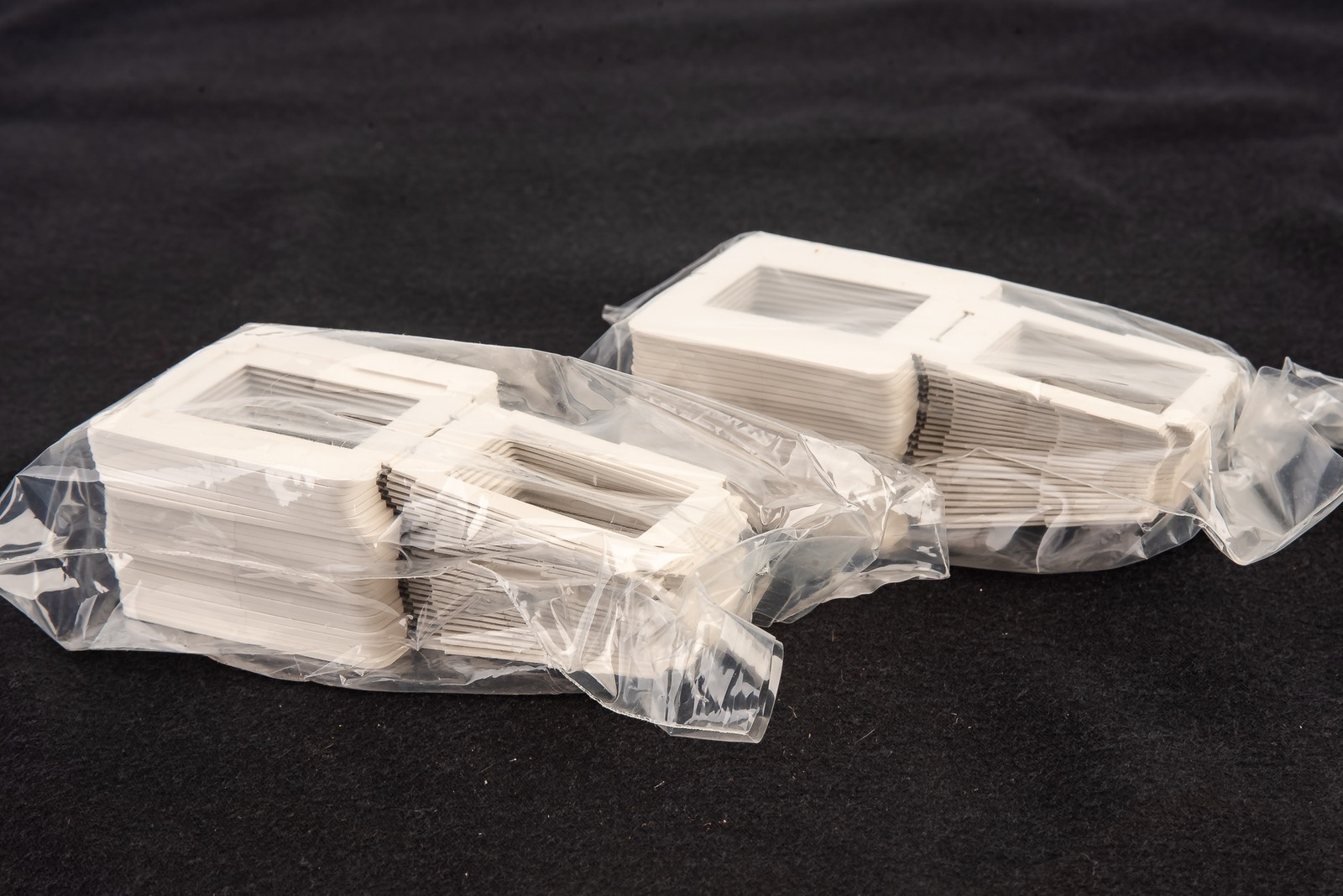 Polaroid 35mm 2×2” Plastic Slide Mounts Caches Snap-Together 50 Count NEW V28