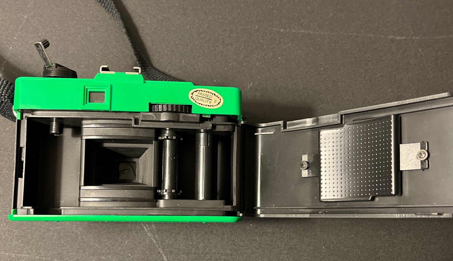 Kids “R” Us 35 mm Camera Green 50mm Lens Auto Fix Focus w/lens Cap & Case