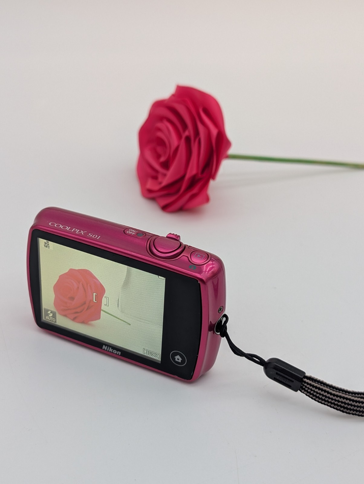 Nikon Coolpix S01 Pink Digital Camera – No Flash – For Parts Or Repair