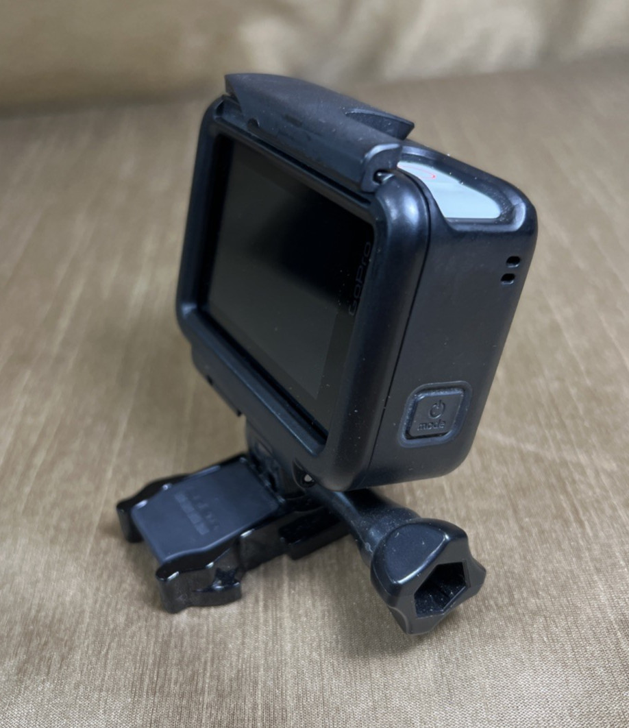 GoPro 7 White Hero 10MP 4K Action Camera 64gb SD Bundle – No Charge Port Cover