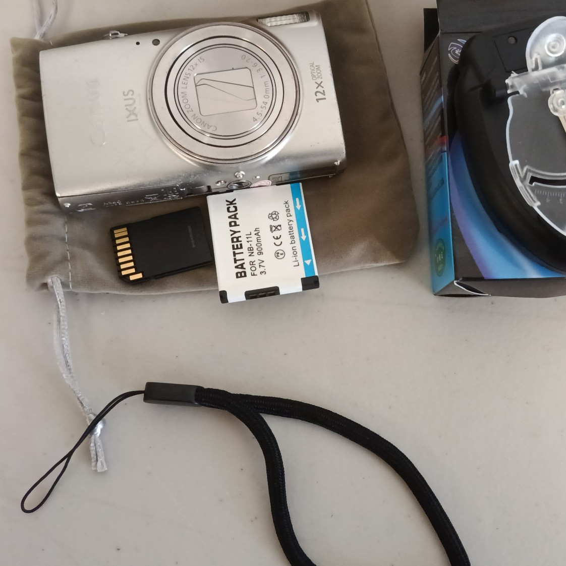 Canon IXUS 285 HS Digital Camera 20.2MP 12X Optical Zoom Silver Blurry focus