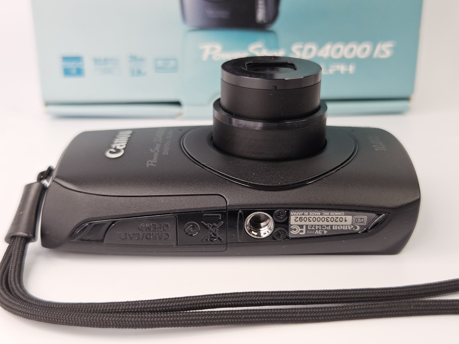 Canon PowerShot SD4000 IS Digital Camera w/Box 32GB SD Card & Case, Cables MINT!