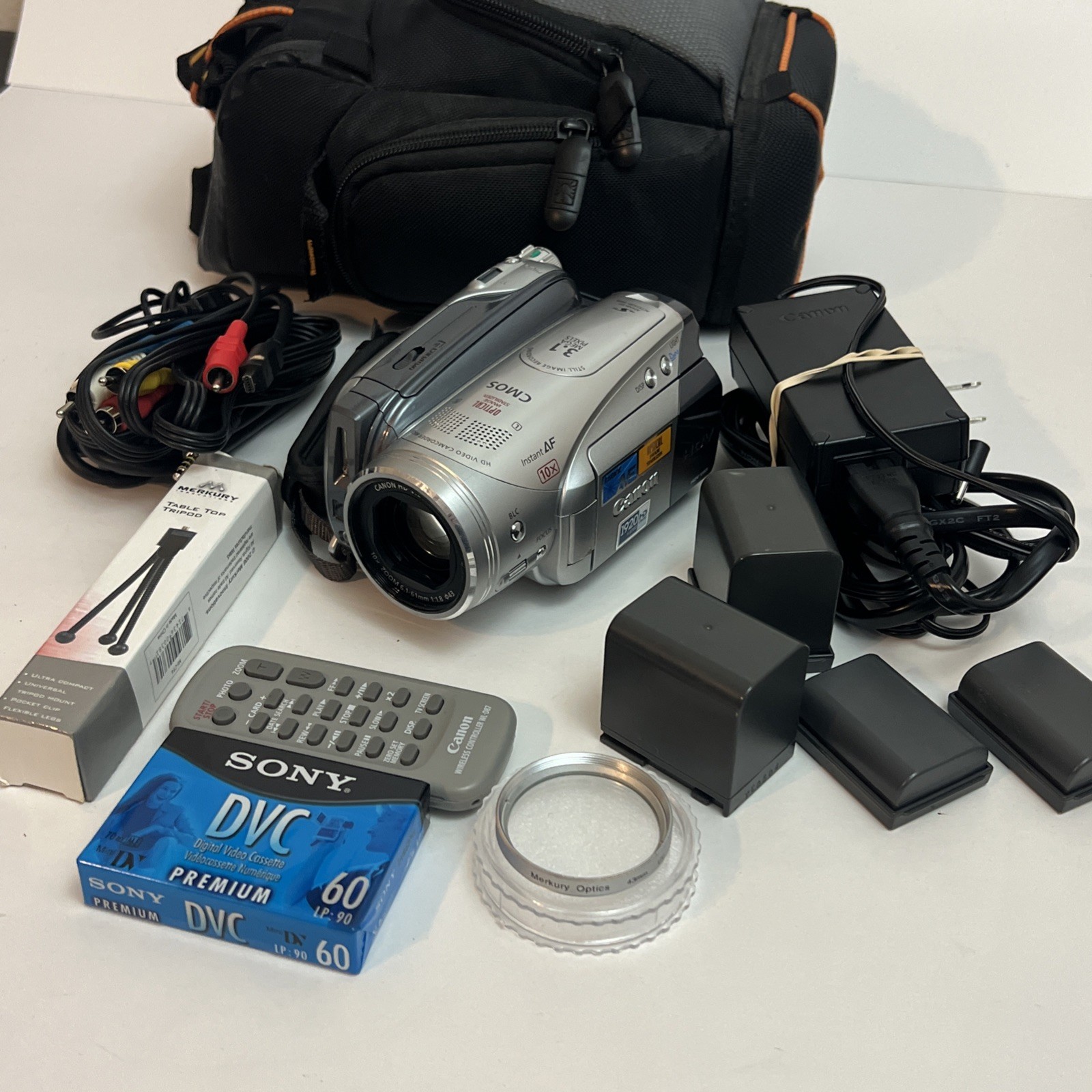 Canon HV20 A MiniDV High Definition HD Video Camcorder HDV Camera 1080i 5 Batts