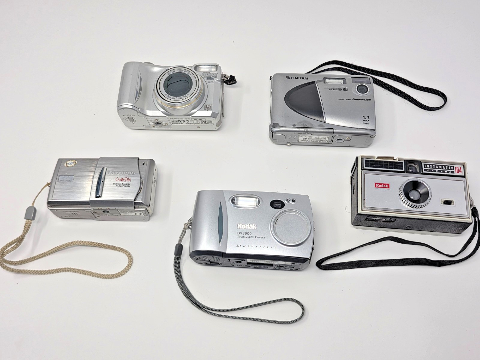 Lot of 5 Nikon Olympus Fujifilm Kodak Digital & Film Cameras Parts Repair Only