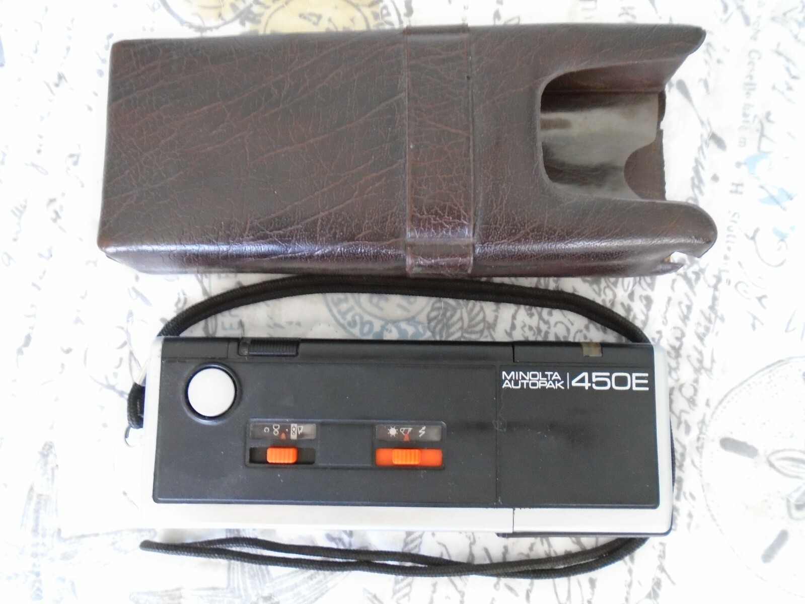 MINOLTA AUTOPAK 450E with CASE. Pick Up N/C or Buyer pays shipping