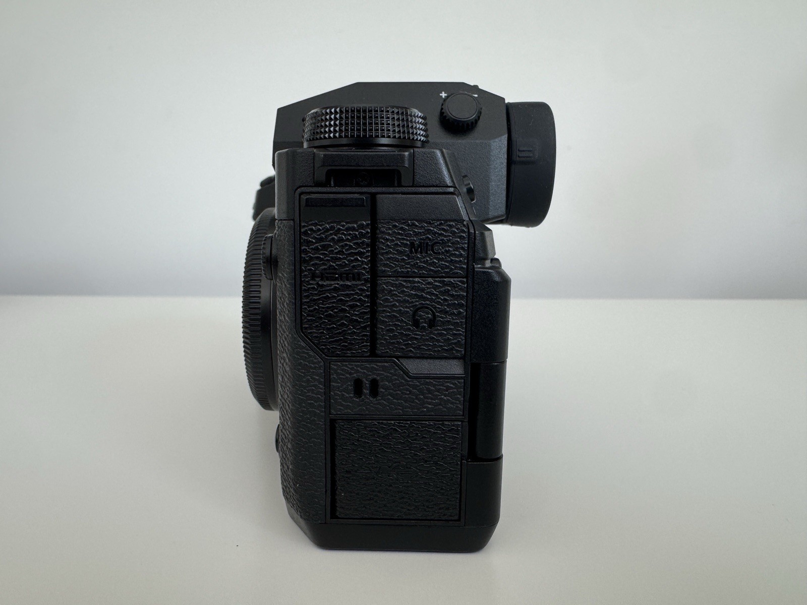 Fujifilm X-H2 Body Black 40.2MP – with battery grip – 5000 shutter count