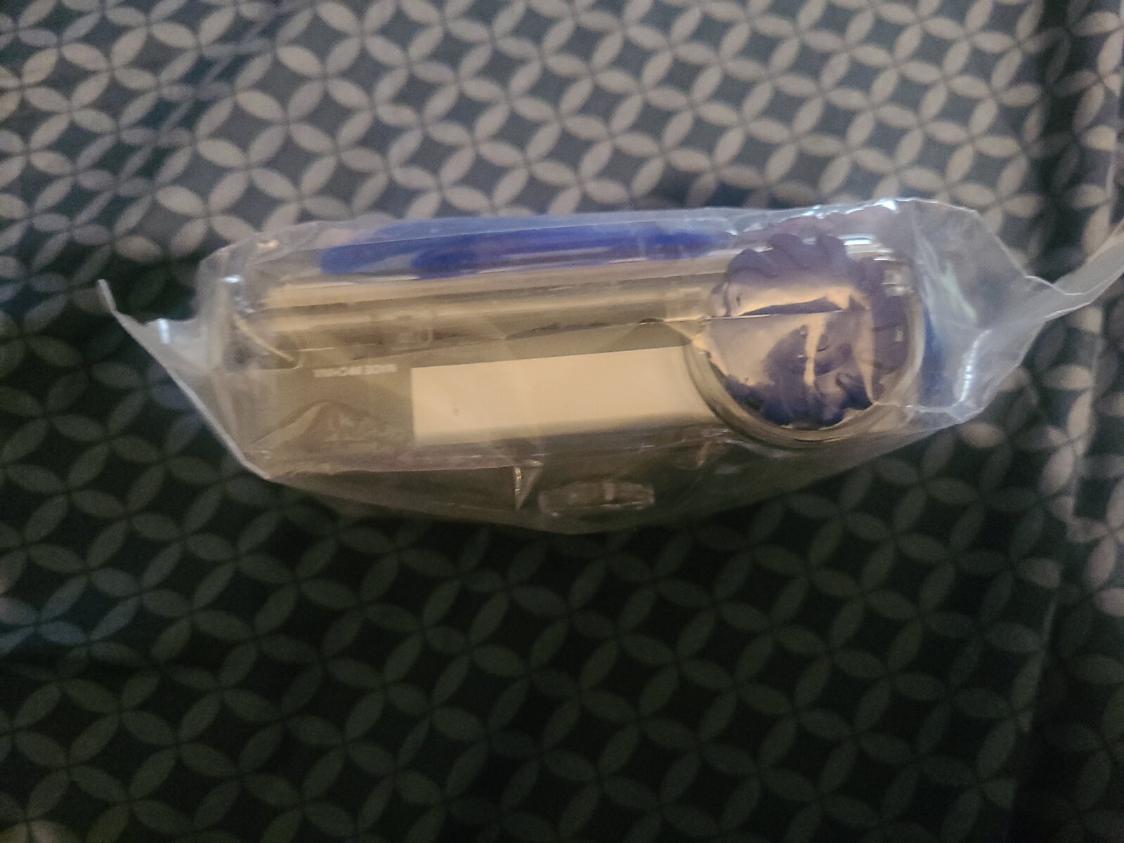 Polaroid Waterproof Camera Up to 32 Ft/10m 800 Speed Film Sealed.