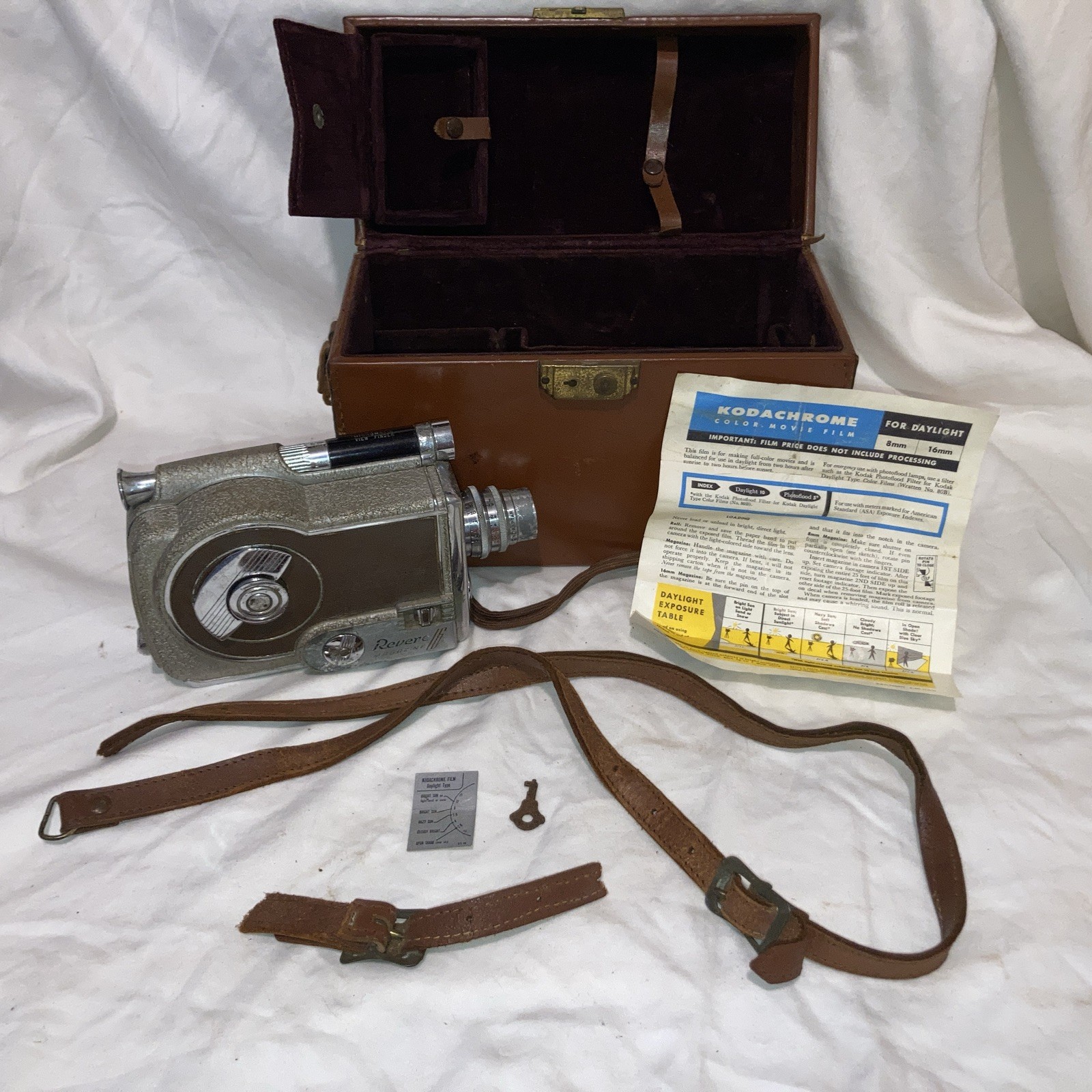 Vtg Revere 16mm Magazine Load Film Movie Camera 1940’s-1950’s w/ Case Untested
