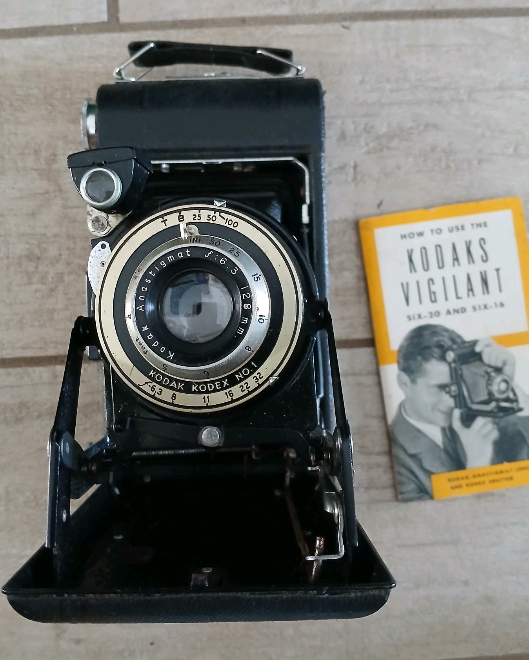 Vintage Kodak Vigilant Six-16 Folding Camera w/ Original Box