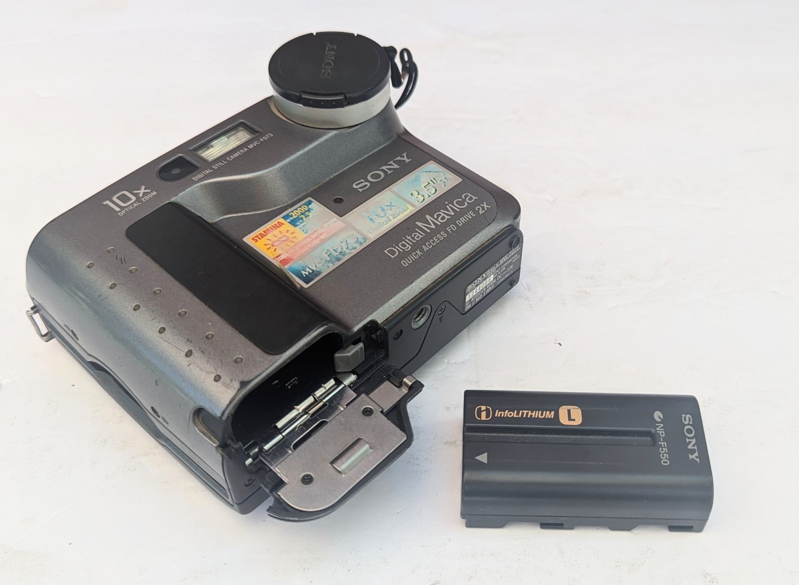 Sony Mavica MVC-FD73 Digital Camera with Battery Vintage (Untested )