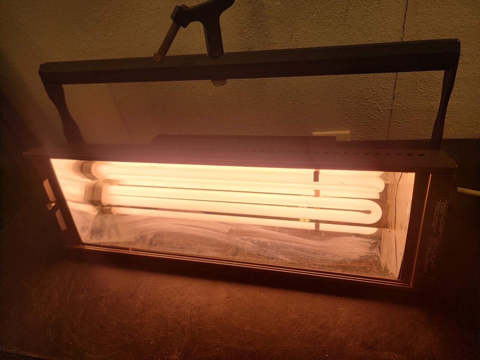 Brightline 1.2N 120V Studio Light Fixture Tested Working 👁