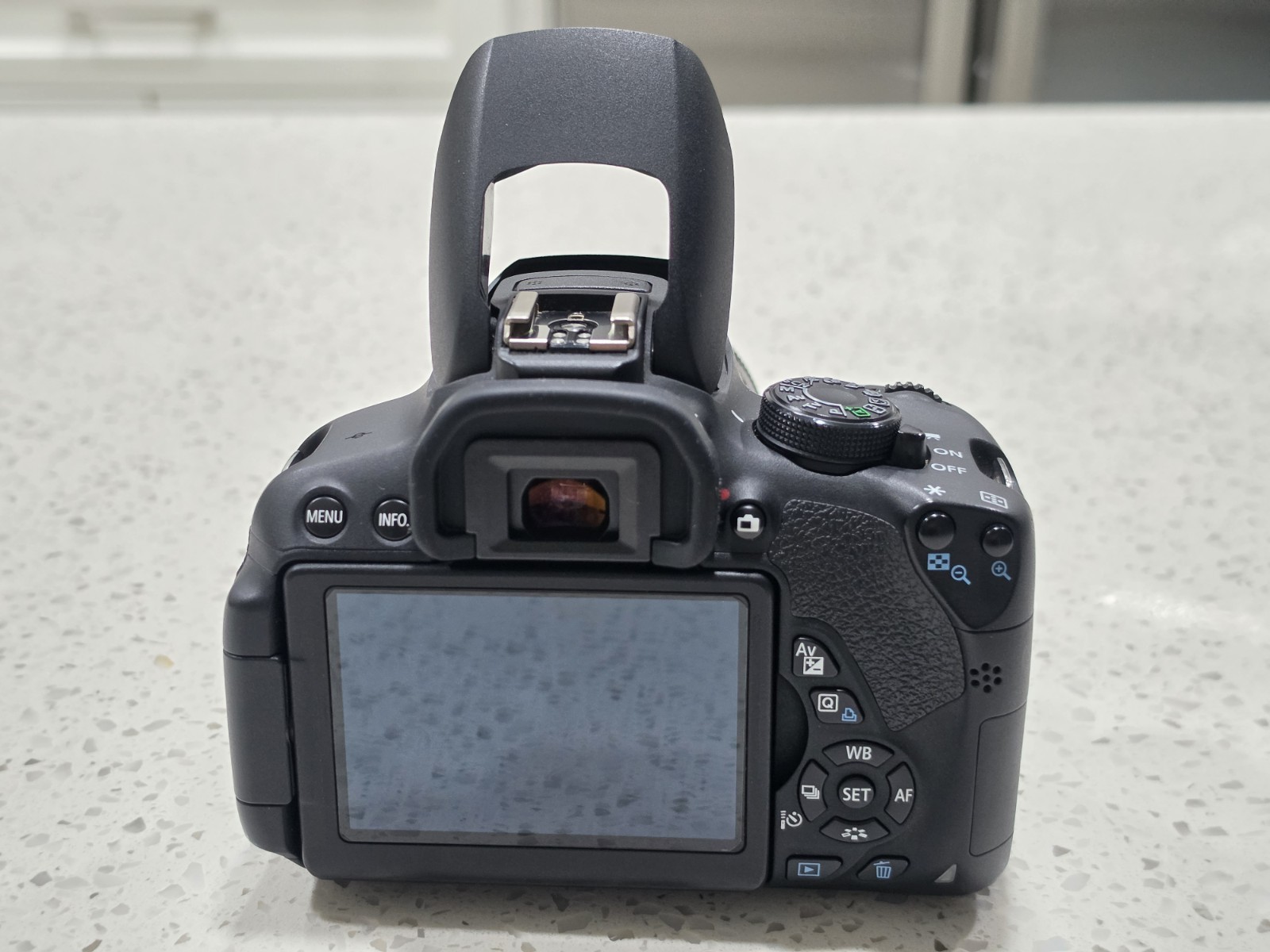 Canon EOS 700D 18MP DSLR w/ 18-55mm F/3.5-5.6 IS STM Lens