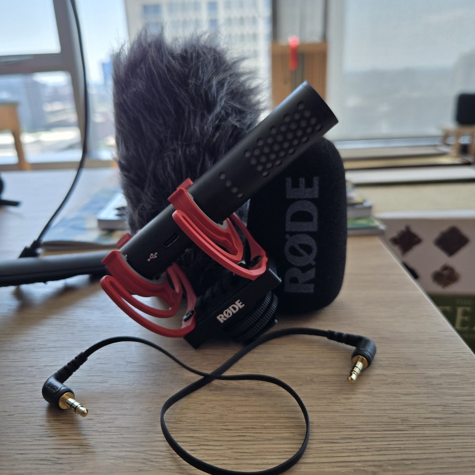 Rode VideoMic GO II Ultracompact Analog/USB Camera – Black/Red