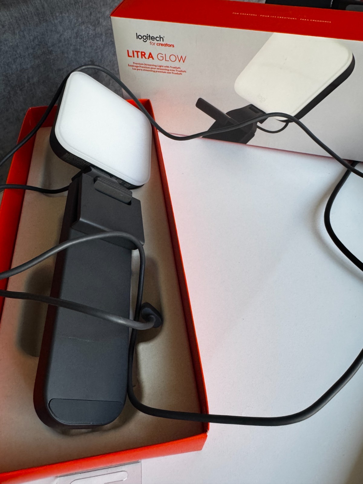 Logitech for Creators, Litra Glow Premium LED Streaming Light with TrueSoft