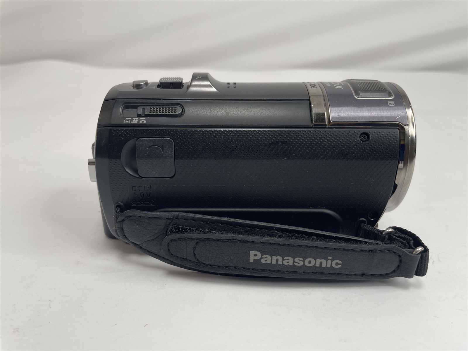 Panasonic HC-V700 46x Zoom Full HD Digital Video Camera Camcorder w/ Battery