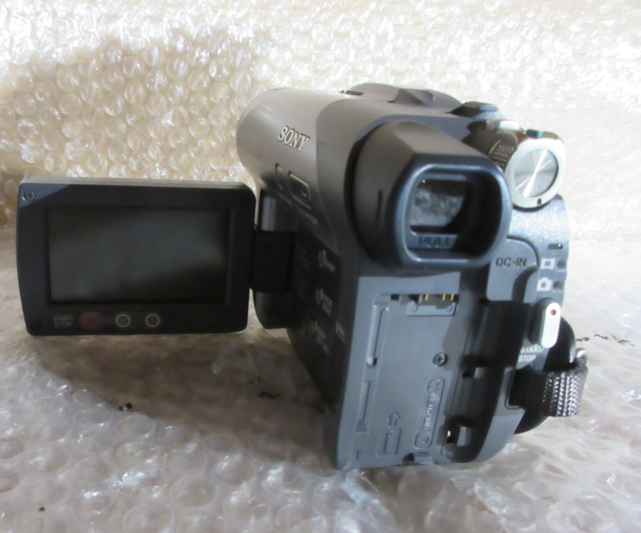 Sony DCR-DVD205 Handycam Optical Zoom Video Camera Camcorder Nightshot